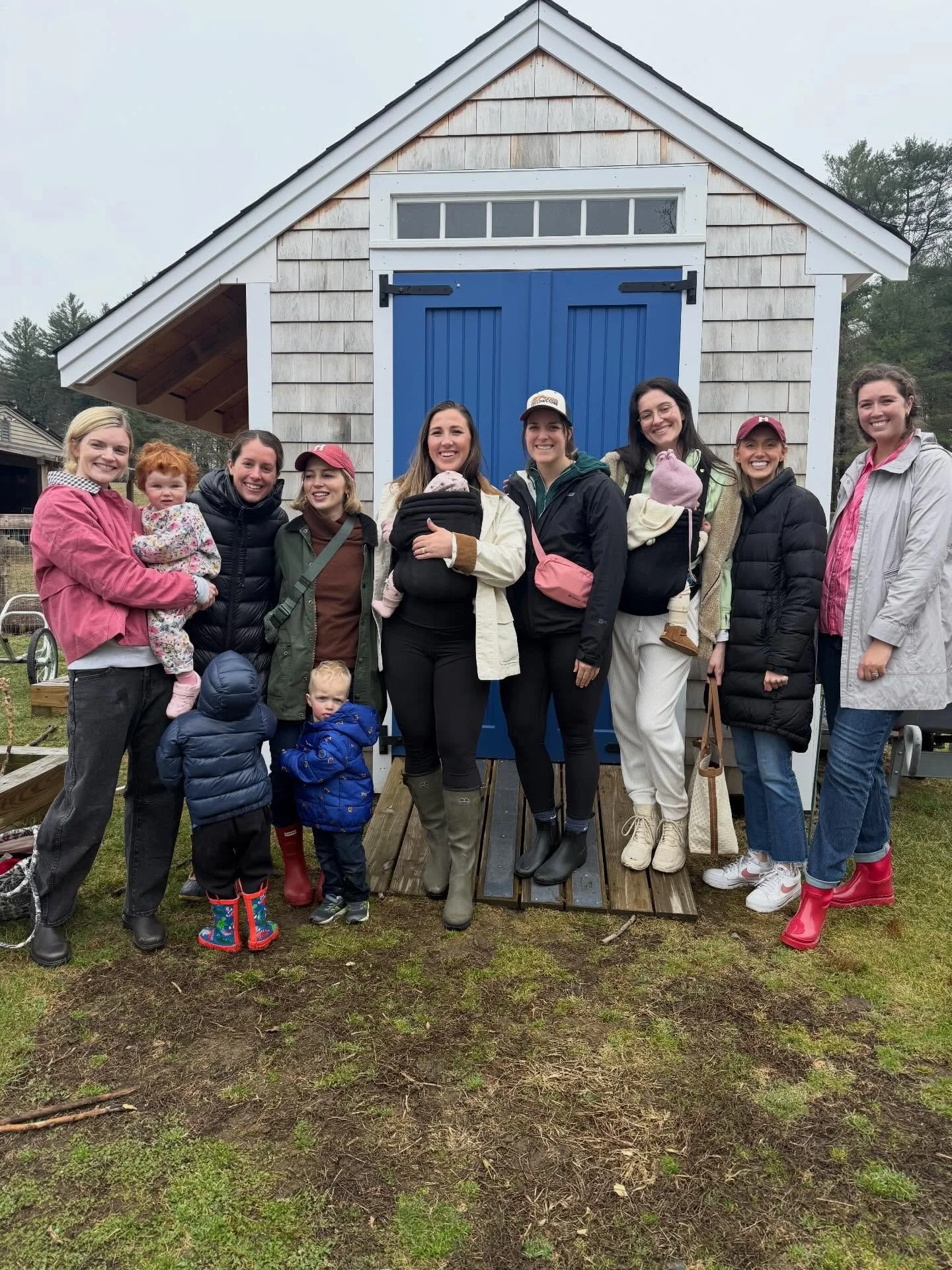 Farm field trip success!! Baby sheep and goats mean spring is coming even though it was freezing!! 🐐🐑🌷