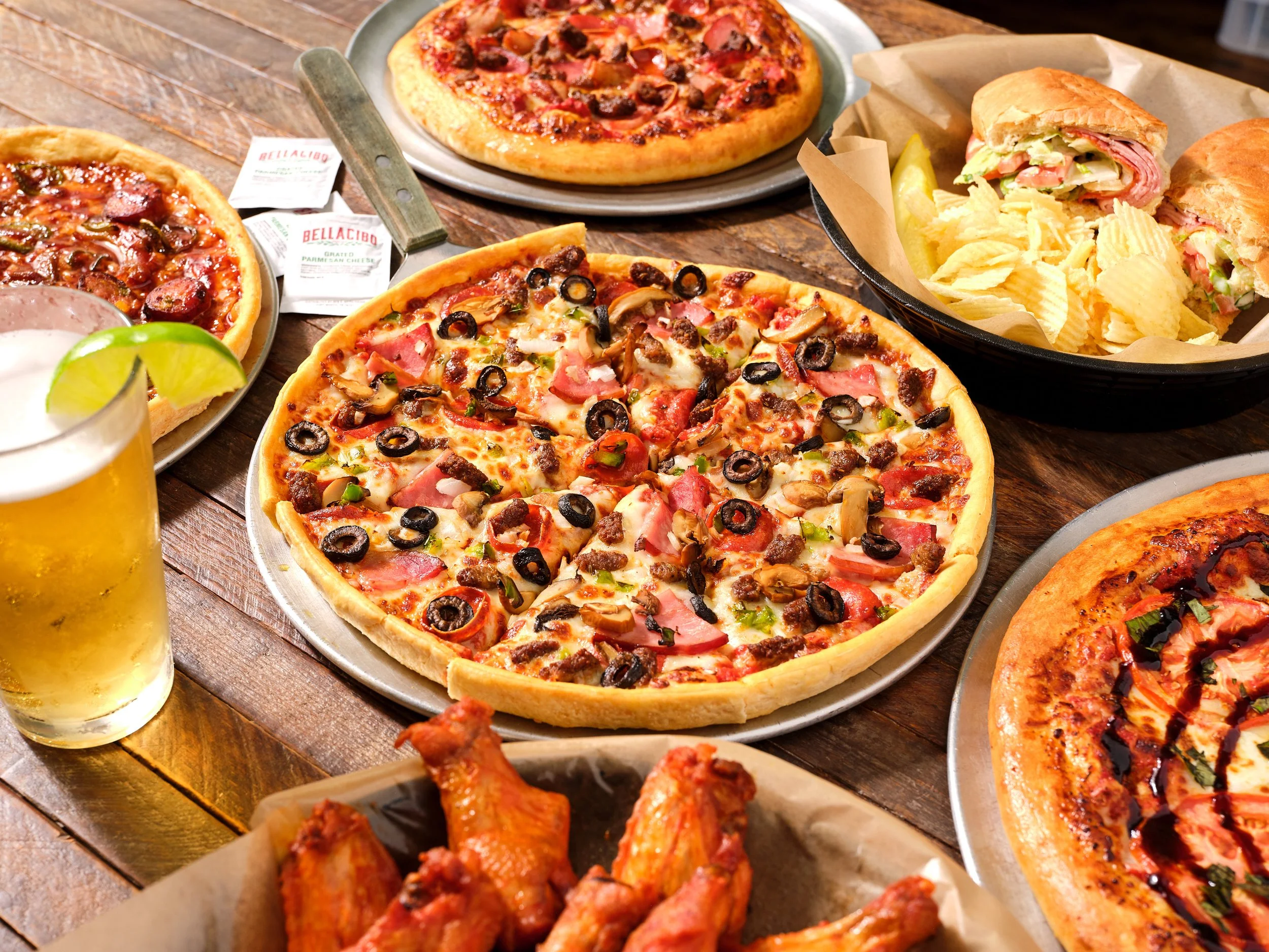 MidtownPizzeriaPub_Group_0319.jpg