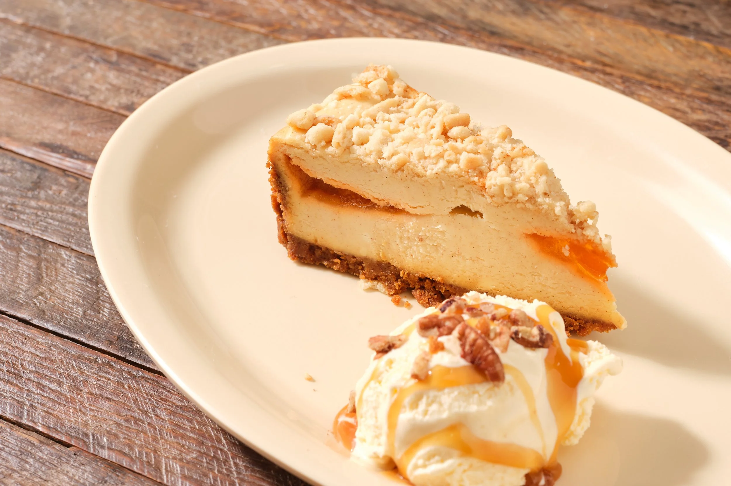 MidtownPizzeriaPub_Pizzas_Cheesecake_0346 - Copy.jpg