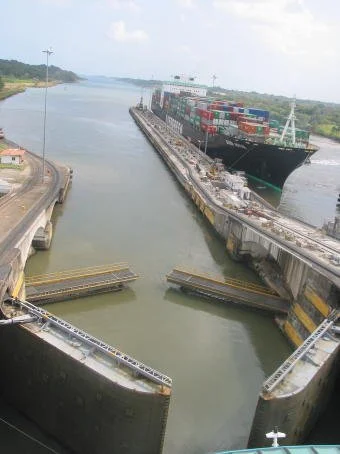 Closing the Gates Lochs, Panama Canal