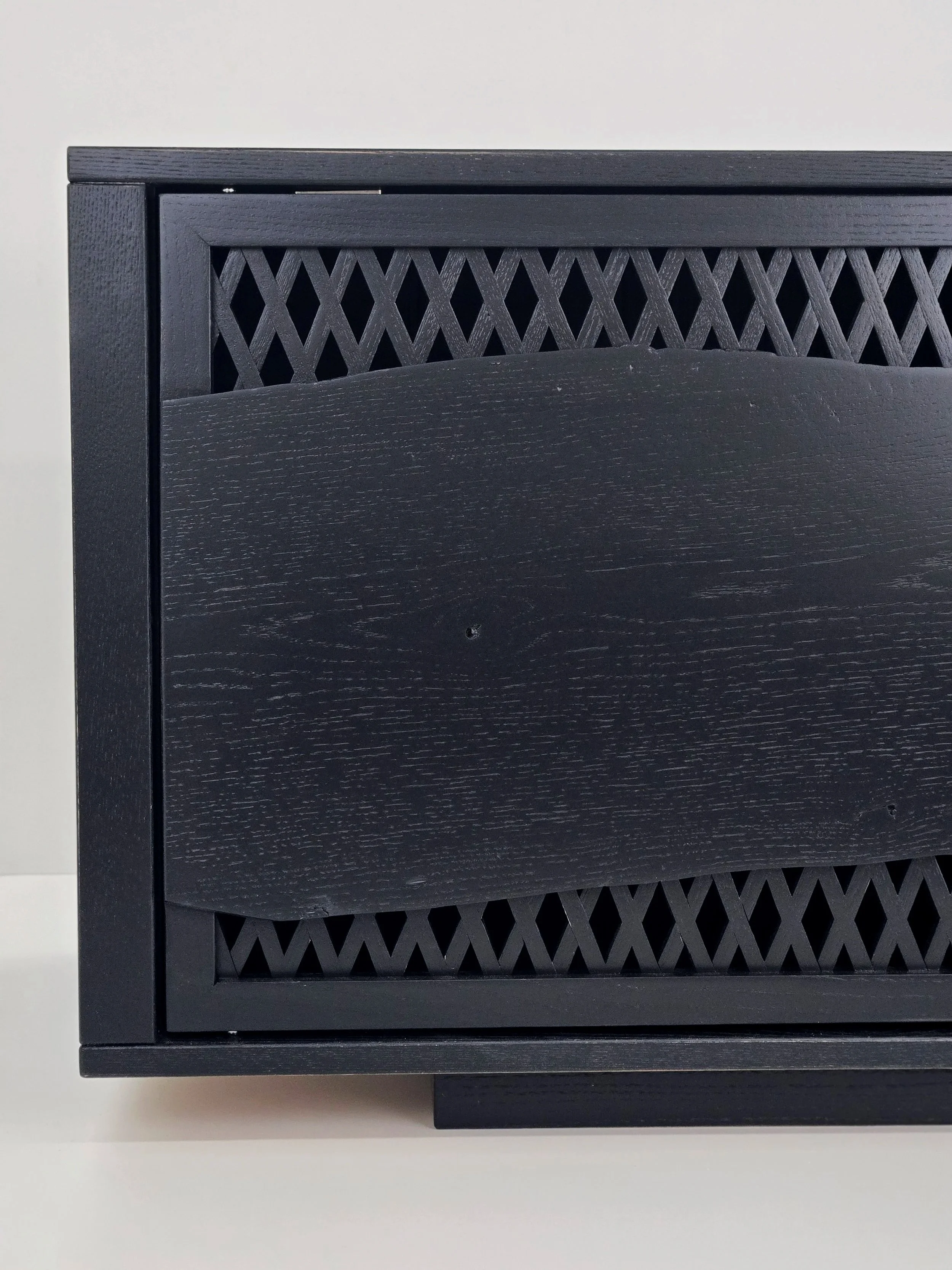 Funky - Slim Shaker + Trellis 60° (Petit) & Live Edge - Chêne Rouge, Polyuréthane Noir