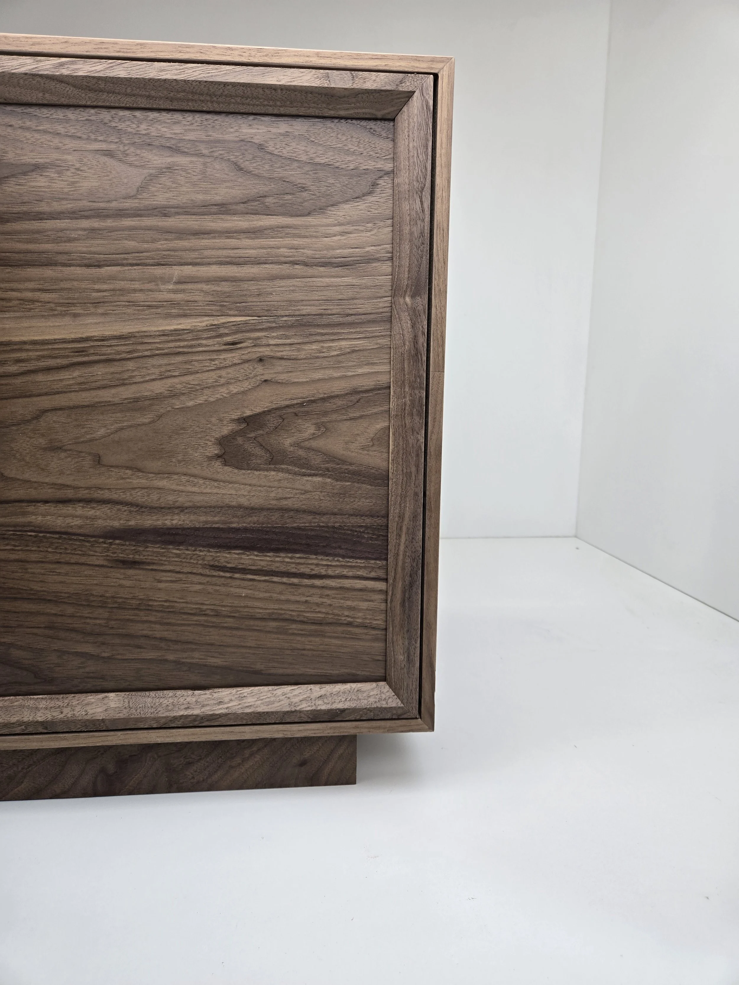 Slim Shaker Encadré & Panneau en Massif (Grain Horizontal) - Noyer Noir