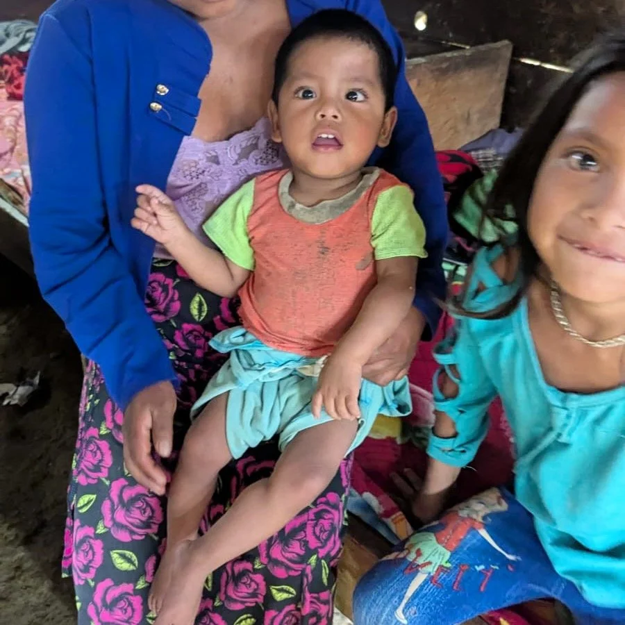 During a recent visit to Do&ntilde;a Maria, our nurse Esteban shared simple physiotherapy techniques to support her son, Leonor, who lives with a musculoskeletal disorder. These are practices they can do every day, even with the most limited resource