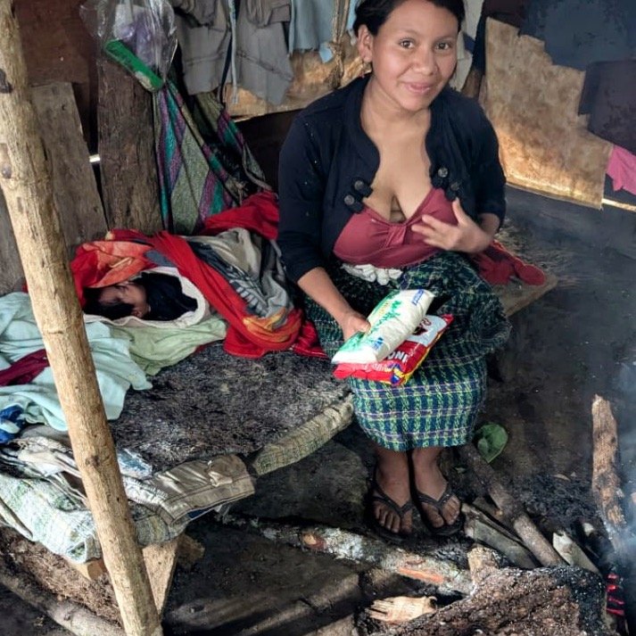 Many new mothers benefit from help and reassurance with breastfeeding techniques, particularly if it is their first child. 

As part of Nar&uacute;&rsquo;s maternal health program., Esteban visited Ana
during her 40-day postpartum confinement, a Maya
