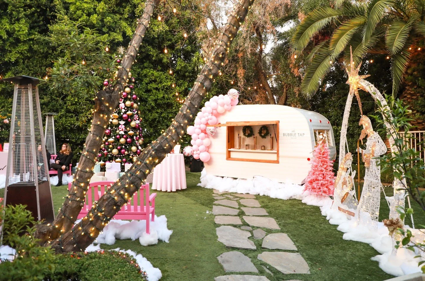 How do you take your holiday party from ordinary to unforgettable? Bring the bubbles. ✨

Whether it&rsquo;s a family gathering, a corporate celebration, or a girls&rsquo; night with matching PJs, the Bubble Tap Trailer adds effortless fun + instant p