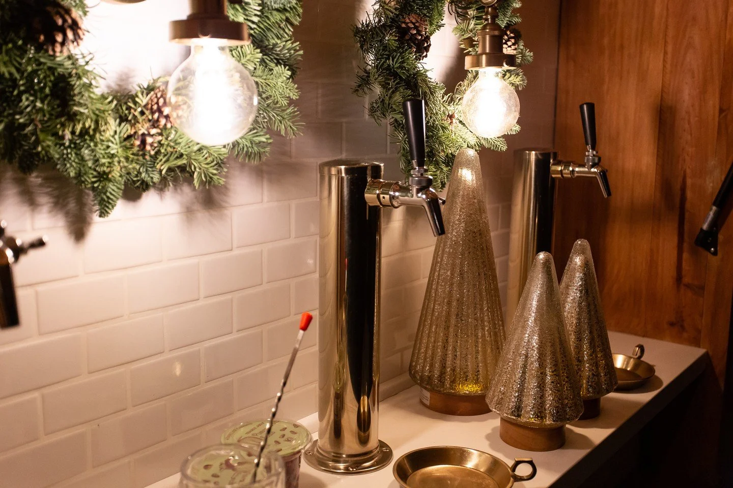 It&rsquo;s the details for us. ✨
From champagne on tap to custom d&eacute;cor touches, we make hosting feel easy, aesthetic, and so much more fun.

✨ December Deal: $250 off any December event.
Perfect for holiday parties, winter weddings, corporate 