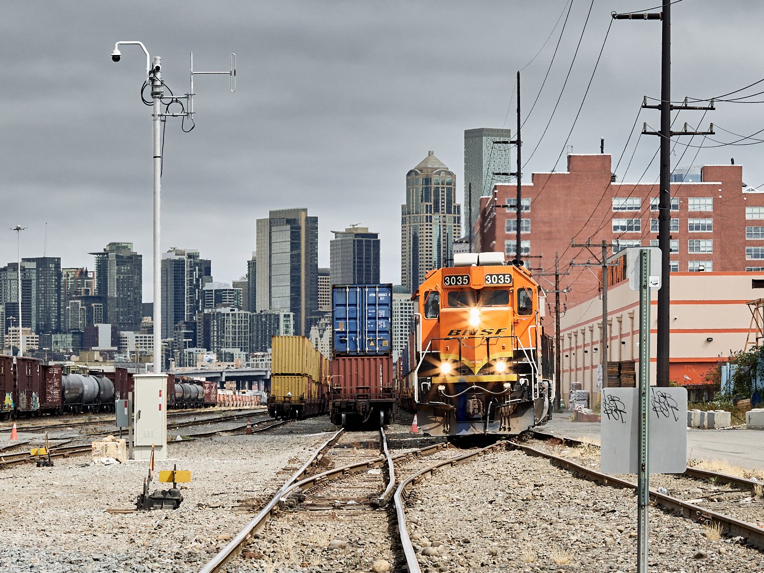 Industrial Seattle: A BNSF freight locomotive heads toward downtown Seattle, showcasing the city's transport infrastructure.