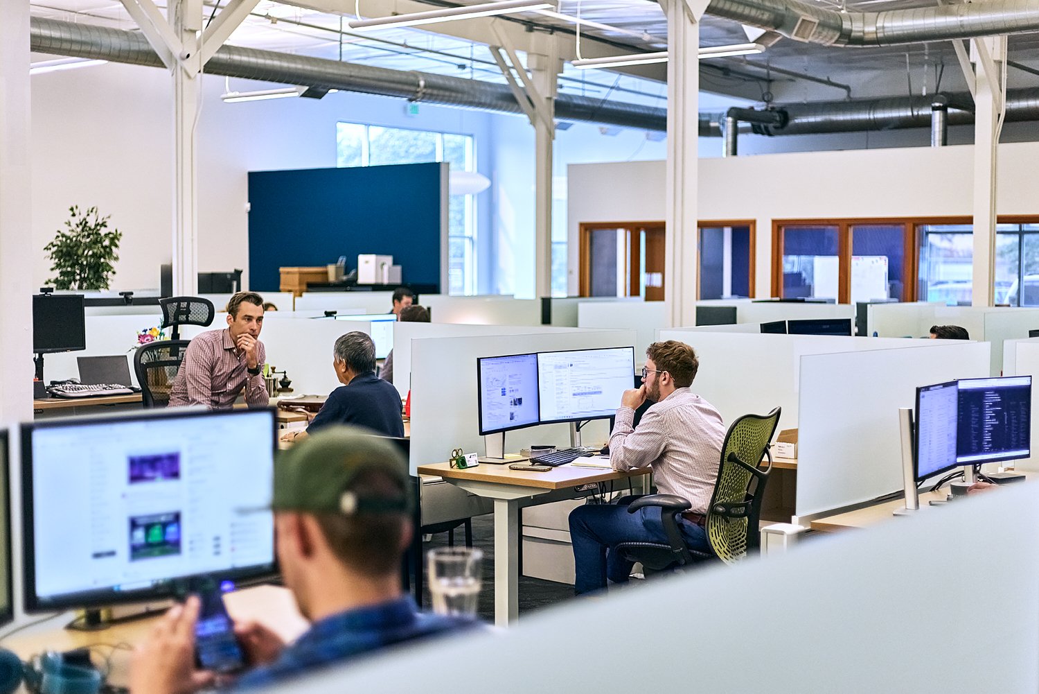 Office_Workers-interacting_1.jpg