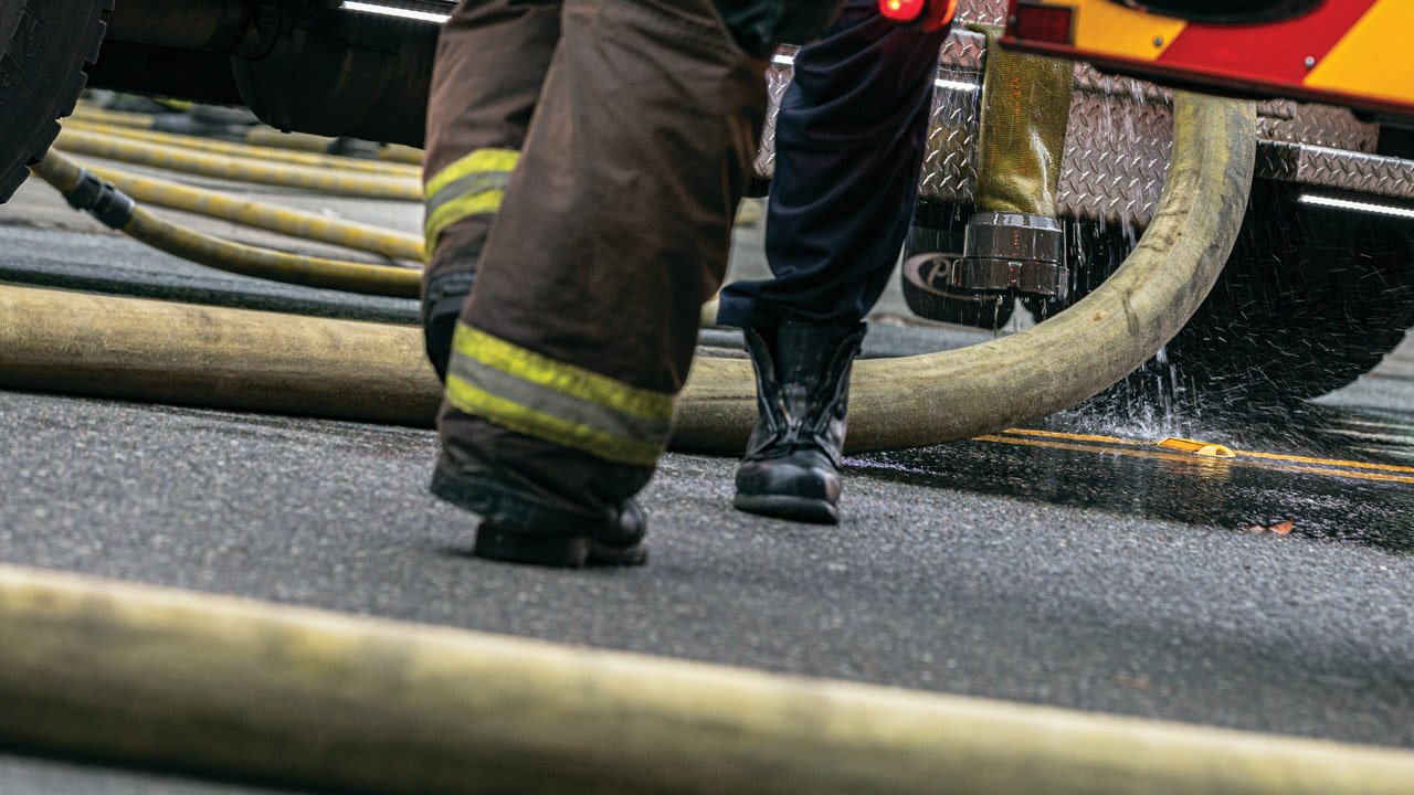 FiremanManFeet_Hose_01.jpg