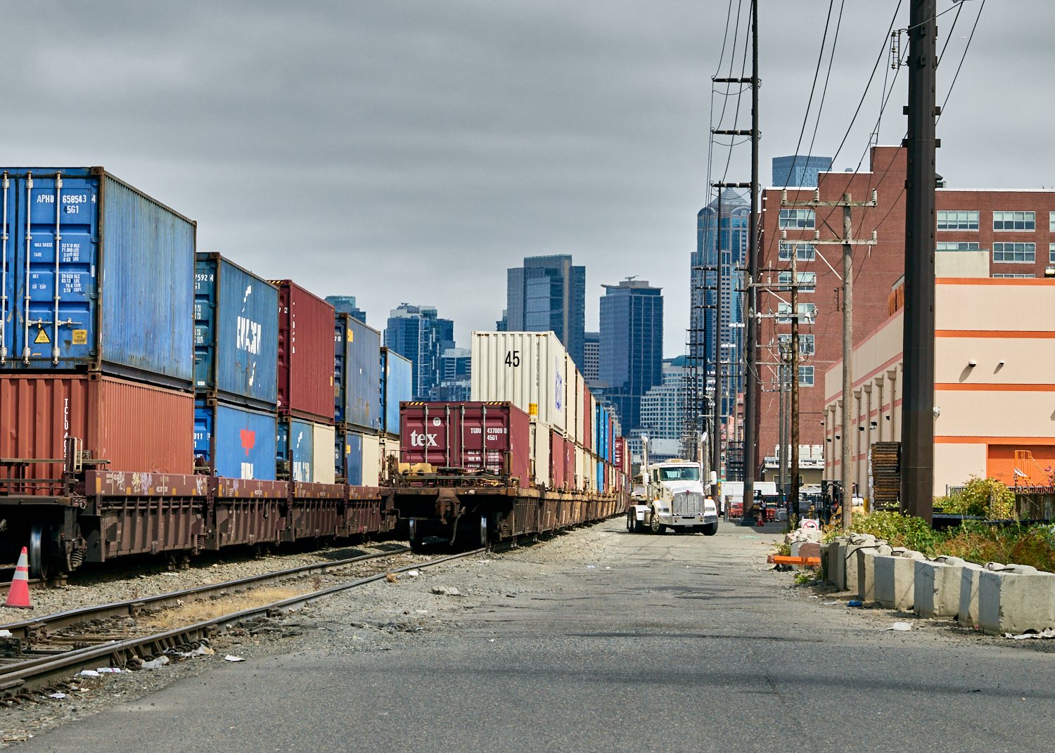 Industrial Seattle: A BNSF freight locomotive heads toward downtown Seattle, showcasing the city's transport infrastructure.