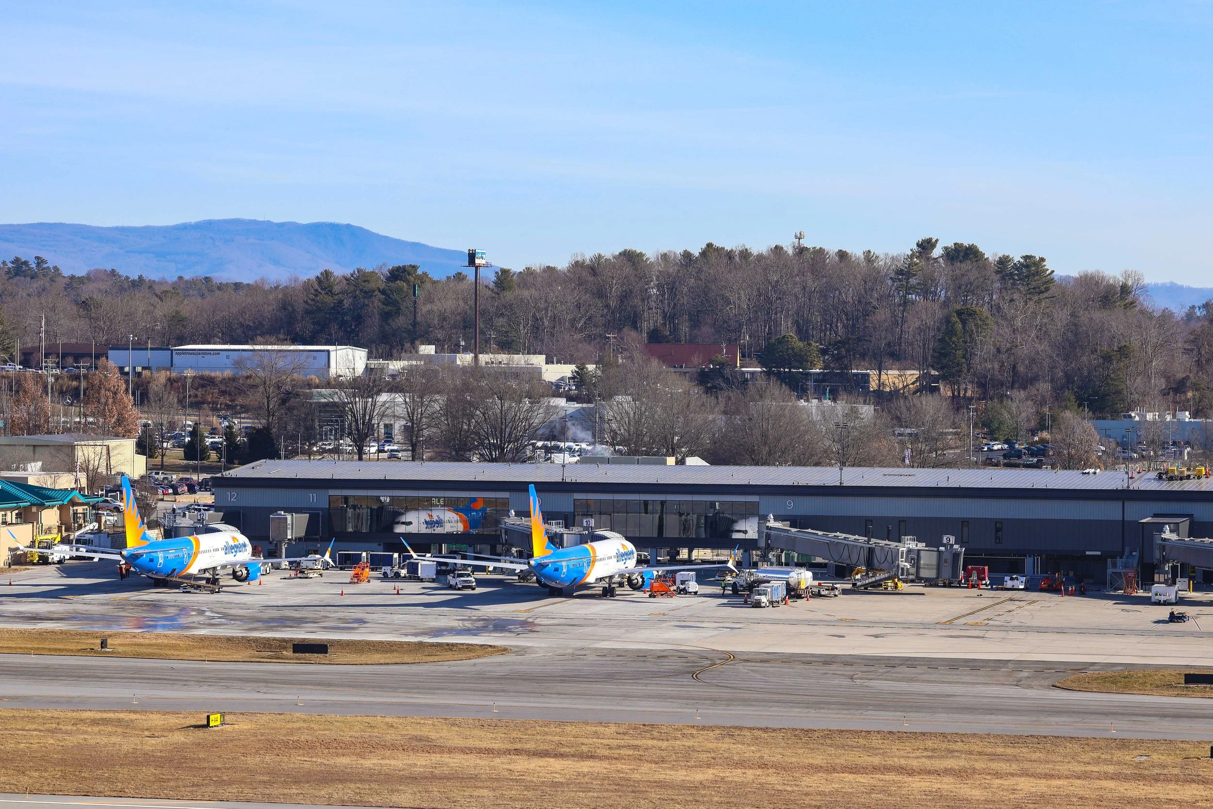 Asheville Regional Airport Celebrates Final Topping Out Of AVL Forward Terminal Project