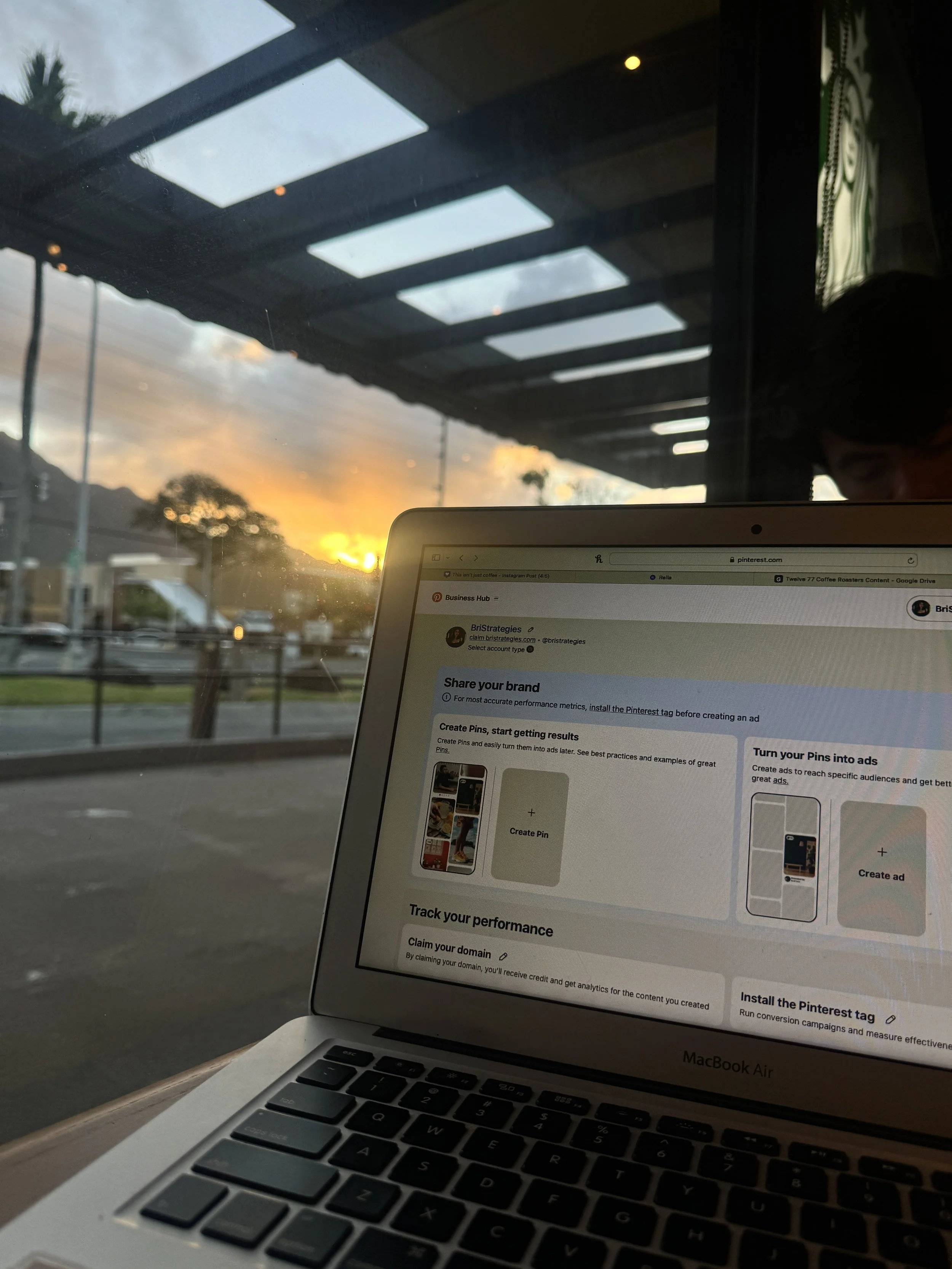 100+ free hooks to stop the scroll. 