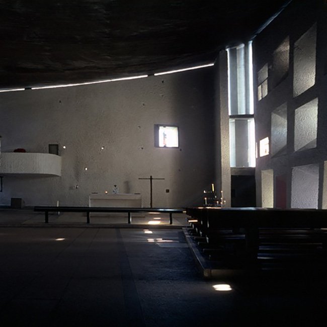 Notre Dame du Haut by Le Corbusier in Ronchamp, France. (Image by Scarletgreen)