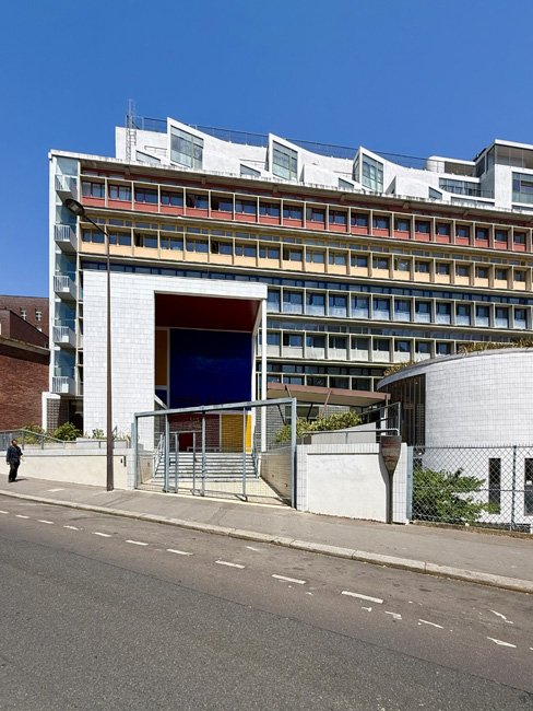 La Cité de Refuge by Le Corbusier in Paris