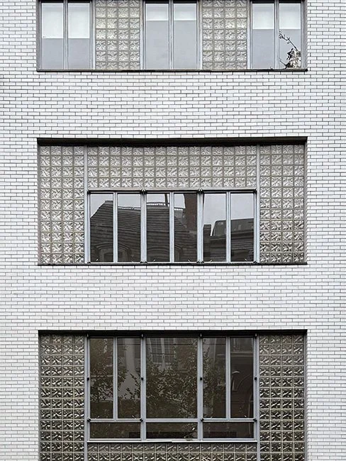 124 East 70th St by William Lescaze in New York City.