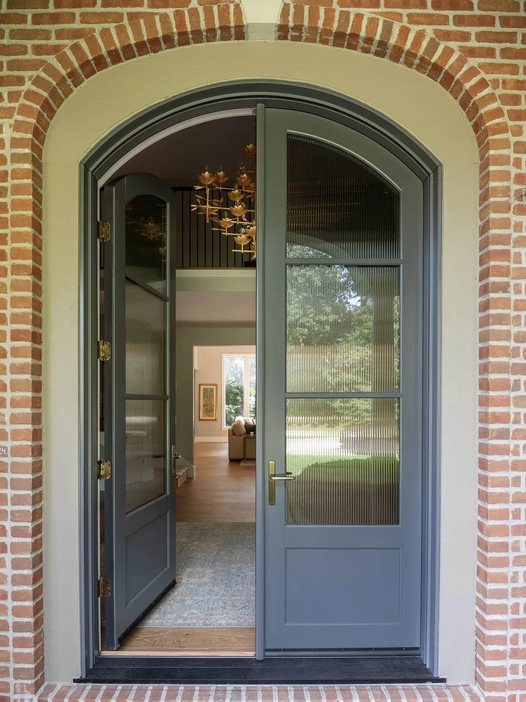 Whole house renovations go beyond just the interiors - exterior updates can redefine your home&rsquo;s first impression too! 

Swipe to see the before shot of this front entry door. 

#beforeandafter #exteriordoordesign #entrydoorideas #homerenovatio
