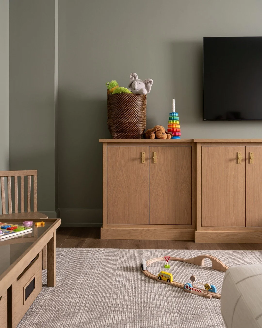 A big surprise is hiding behind these custom cabinet doors&hellip; swipe to step into a space where childhood imagination comes to life! ✨

Honored to have this custom space featured by @dwellmagazine. Check out the full story through the press link 