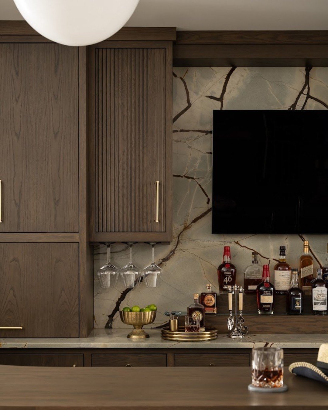 From date night out to date night in - home bars are on the rise! 🍸

Click the "Journal" link in our bio to read our latest entry on why the most meaningful moments happen at home. 

 #TheUltimateRetreat #bardesign #homebar #stayhome #date