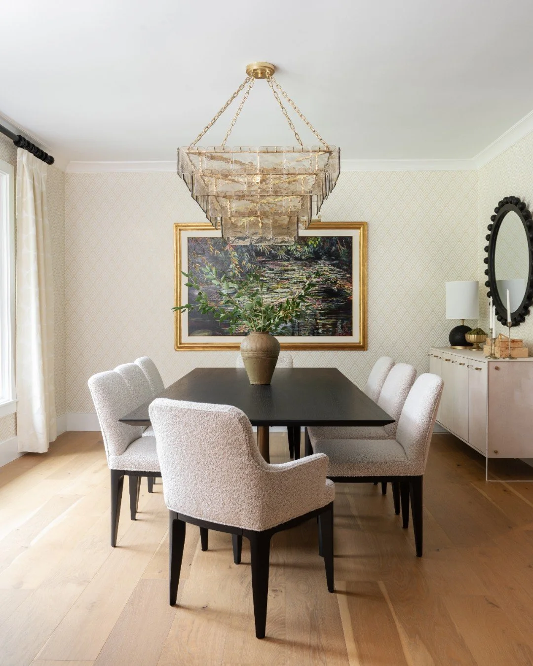 Sit down, and stay a while! This dining room is proof that mixing textures and patterns is the key to a warm, inviting home. 

#DiningRoomDesign #GoldAccents #Boucl&eacute;Chairs #LuxuryDesign #MidwestDesgin #MapleandWhiteDesign