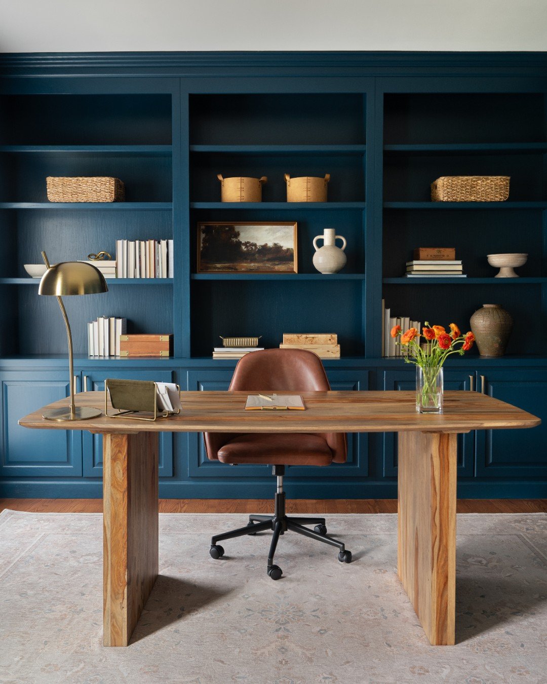 Feeling bold in blue! Mondays feel a lot better when your workspace background looks like this. 

Check out this new project on our website, the Quail Ridge South House! 

#QuailRidgeSouthHouse #HomeOfficeDesign #BlueShelving #LuxuryDesign #MidwestDe