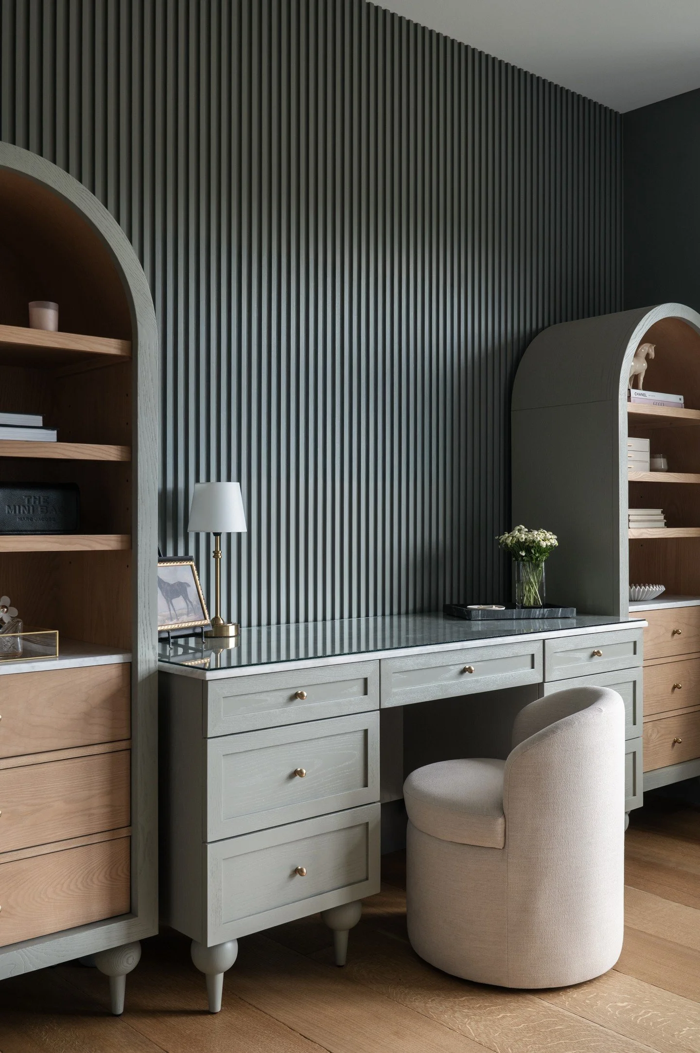 Designing a kid's bedroom shouldn't mean having to redo it every three years. We can help you create a space that grows with them for years to come - flexible, timeless rooms that adapt to every stage of childhood. 

Photography: @traci.shupert
Build