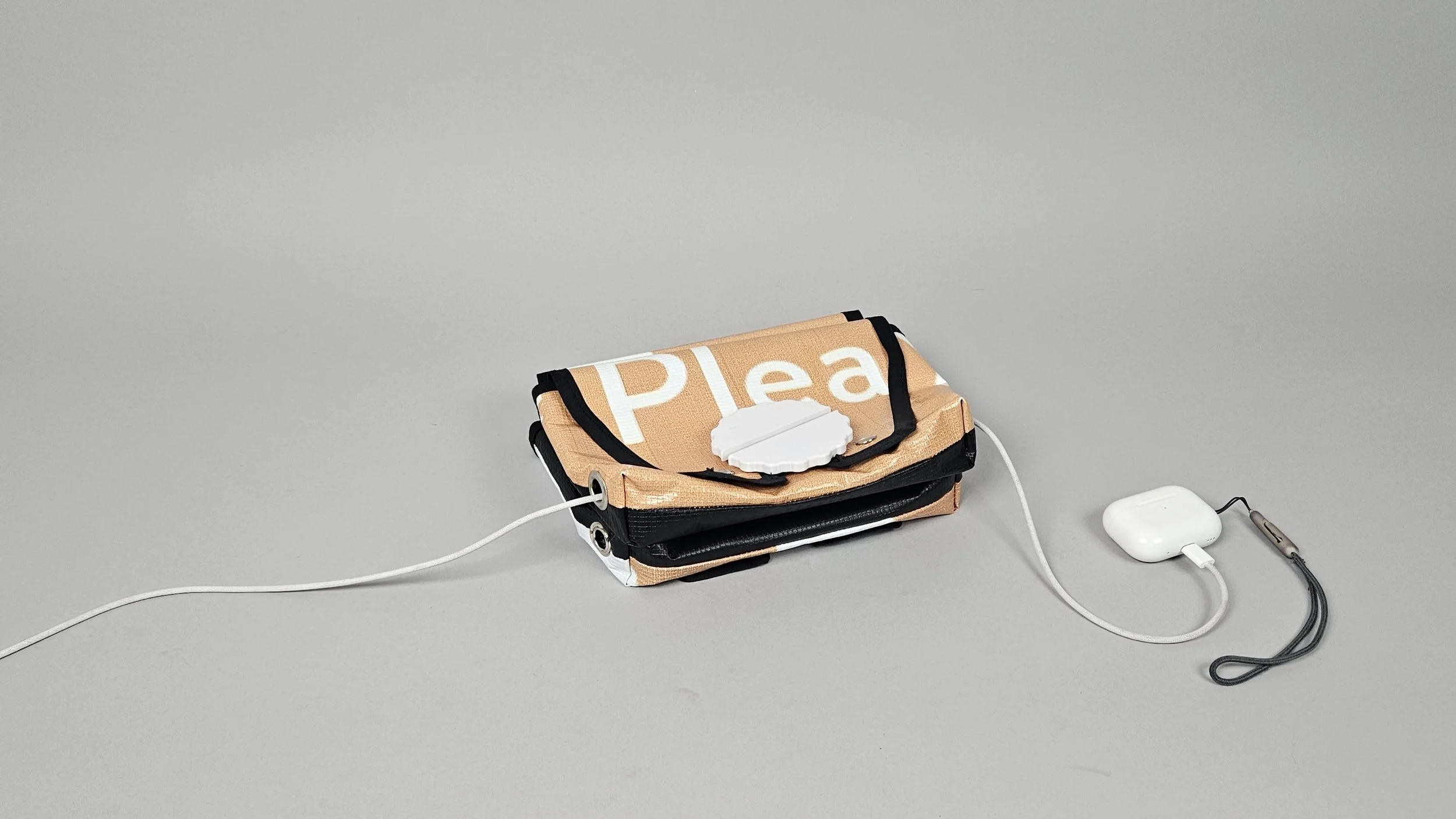 Flip Pouch