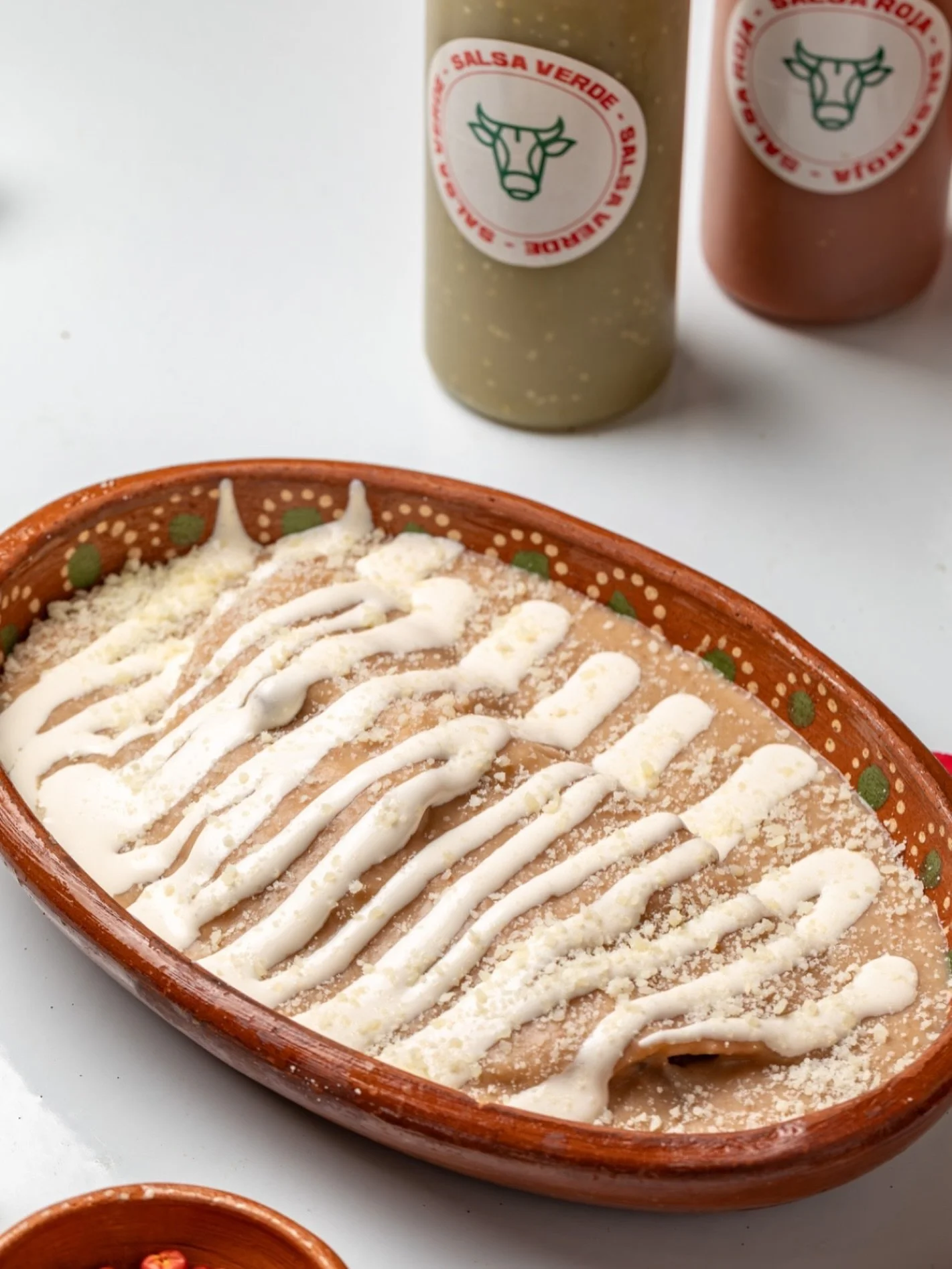 Enfrijolada rellena de chicharron 😮&zwj;💨
Ven y prueba nuestros deliciosos platillos en @laoriginalcabezaderes #Rialto 🔥

Abrimos todos los d&iacute;as de 8am - 4pm 
Contamos con servicio a domicilio por medio de DoorDash y GrubHub 🚗