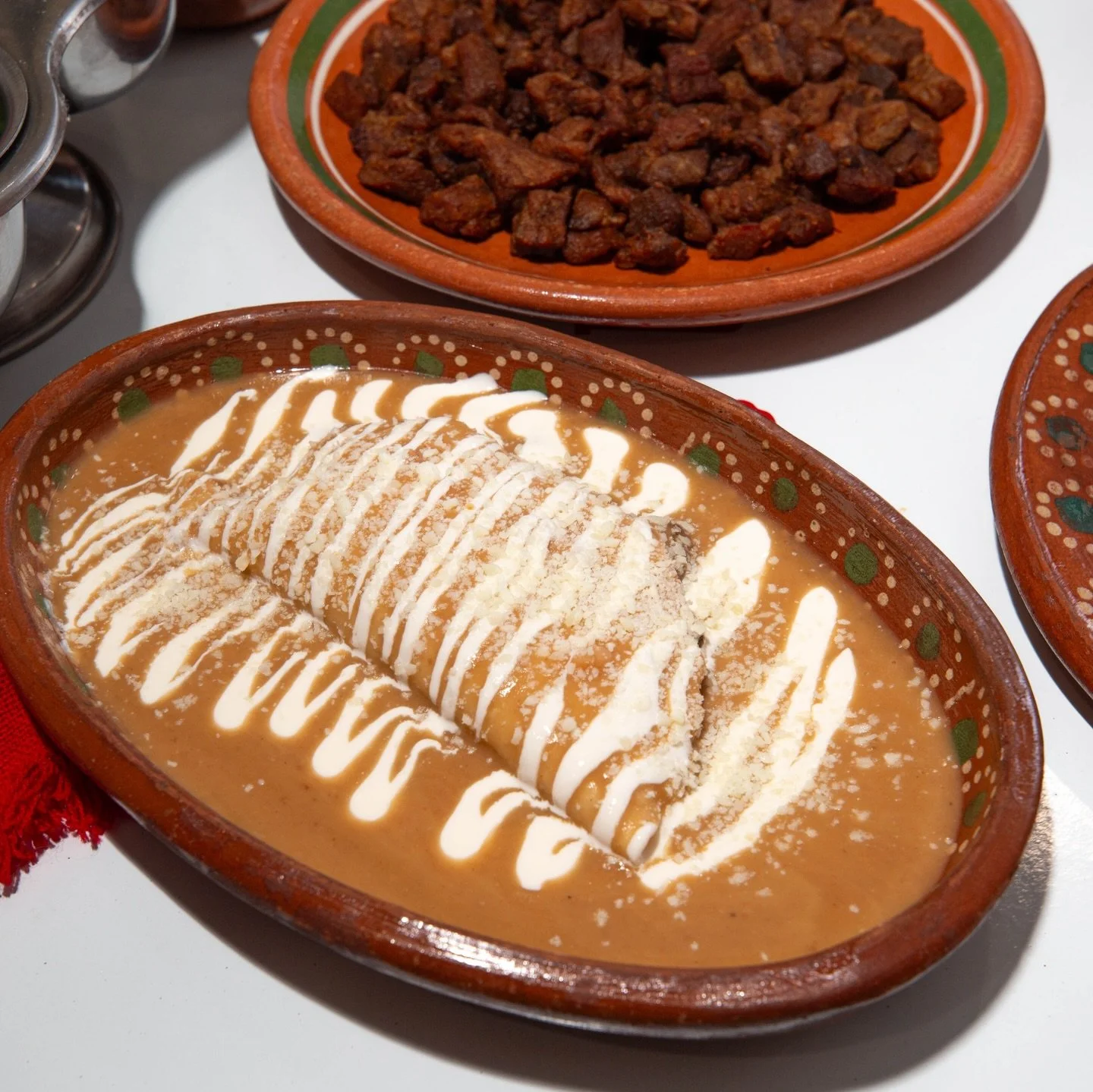 Es Viernes y el cuerpo sabe que necesita ir por un platillo de @laoriginalcabezaderes 😮&zwj;💨🔥

Rialto abrimos todos los d&iacute;as de 8am - 4pm. 
Contamos con servicio a domicilio por medio de @grubhub y @doordash 🚗💨