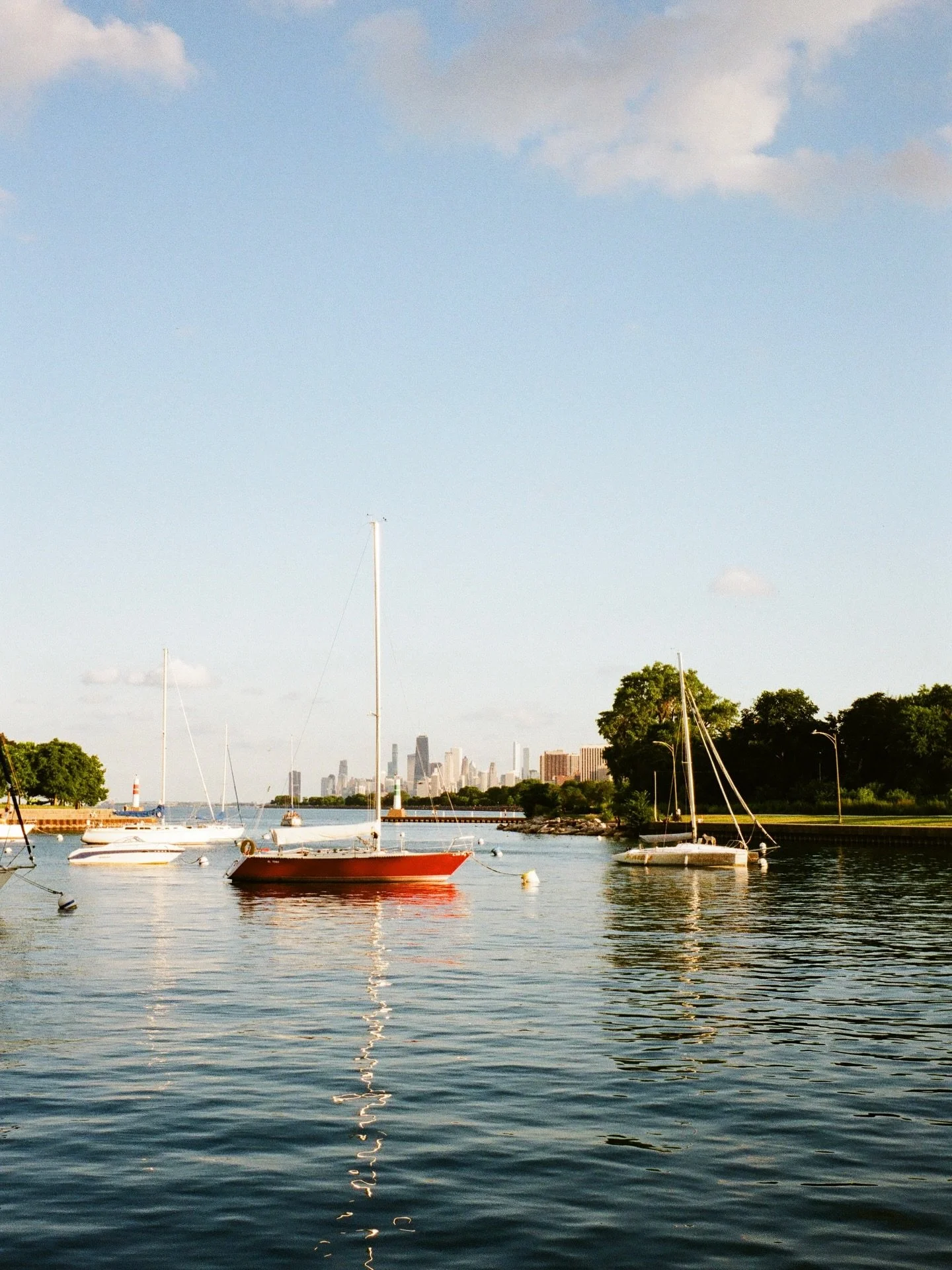 7:00pm on a warm Sunday in July. 🌞

🎞️ #kodakgold #leicam6
📍Dev + scan: @bellowsfilmlab