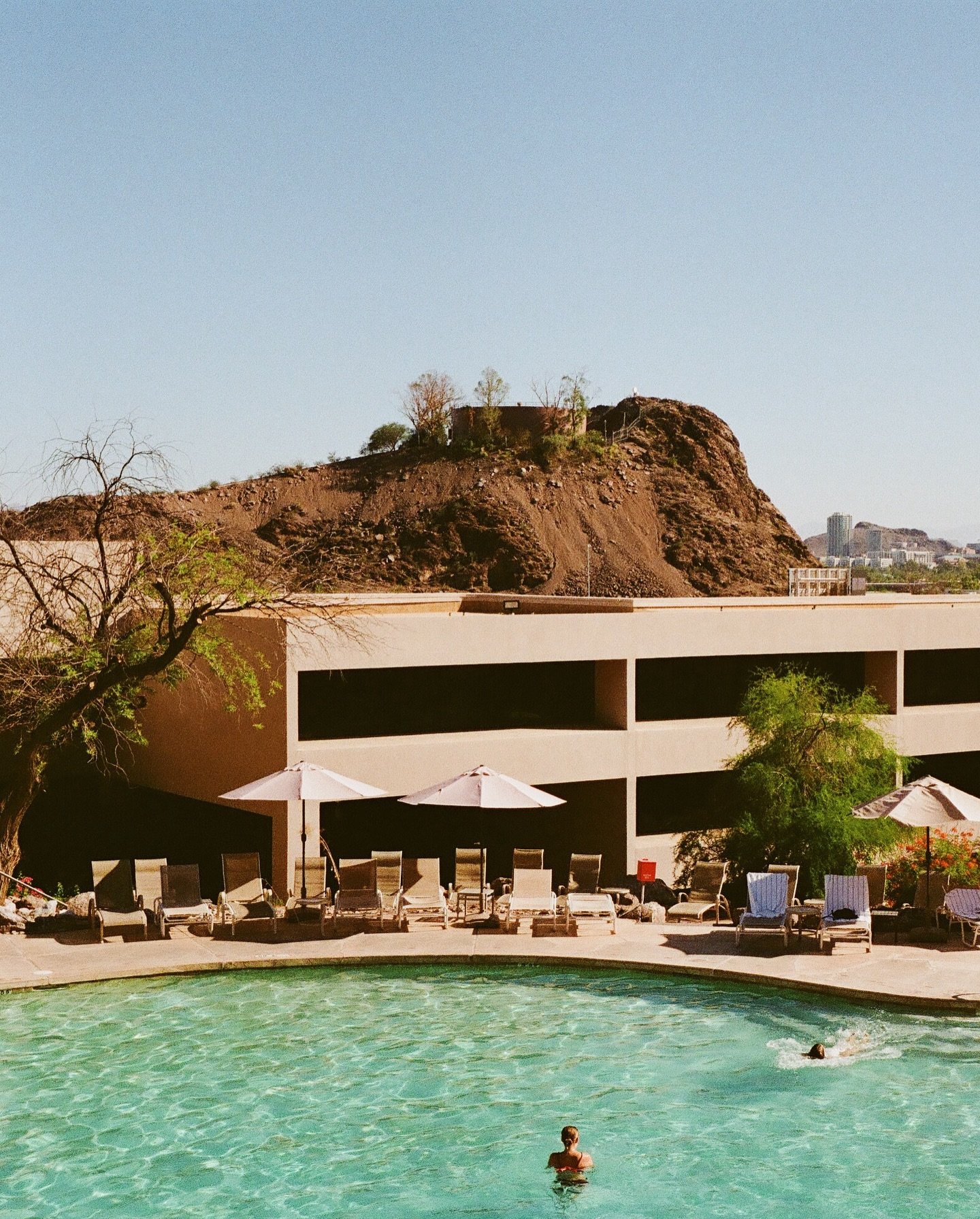 A few shots from gold dust land. 🏜️ 

🎞️ #Gold200 #LeicaM6 
📍Dev + scan: @bellowsfilmlab