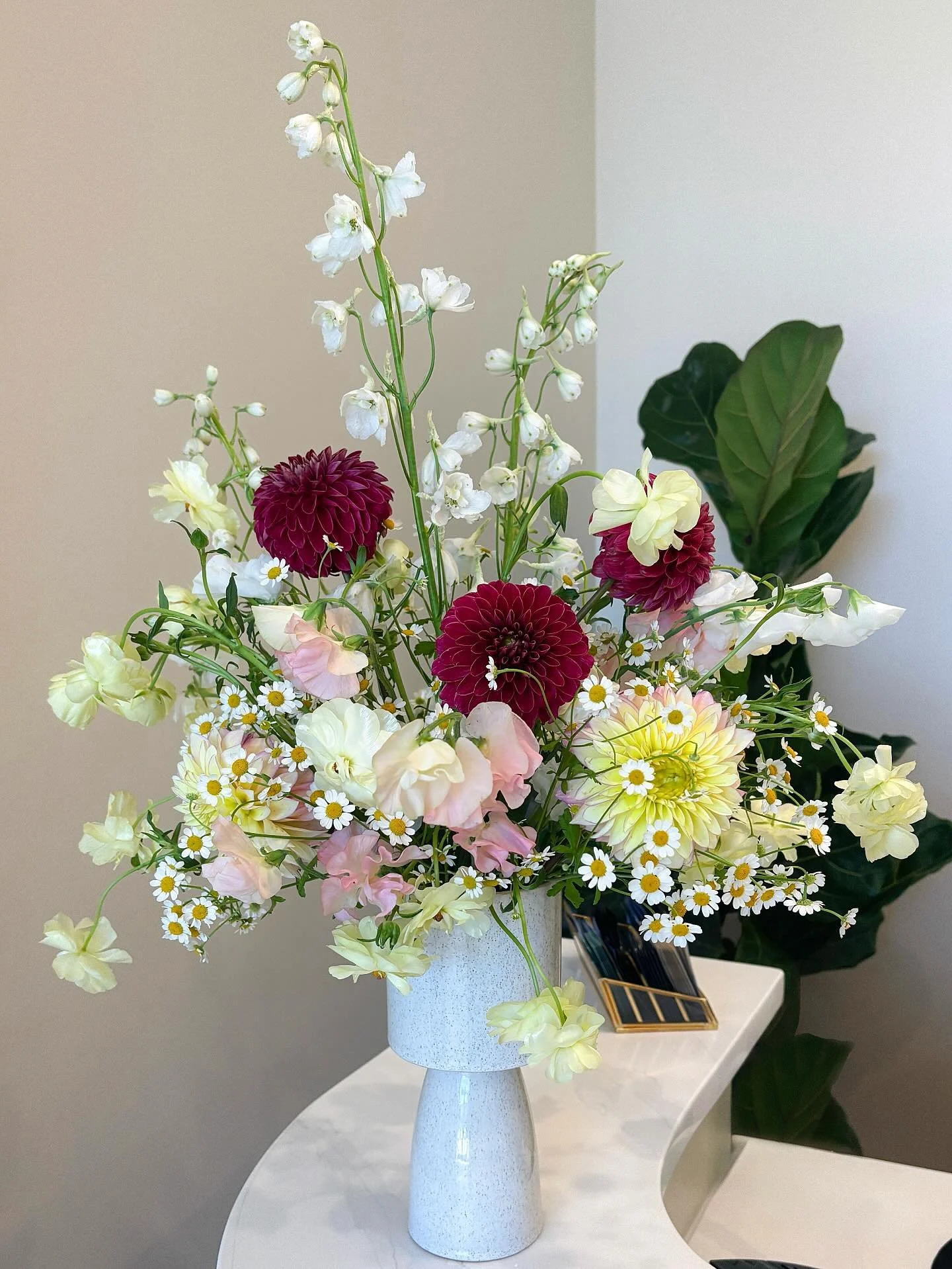 happy fridayyyyy 💛🌸