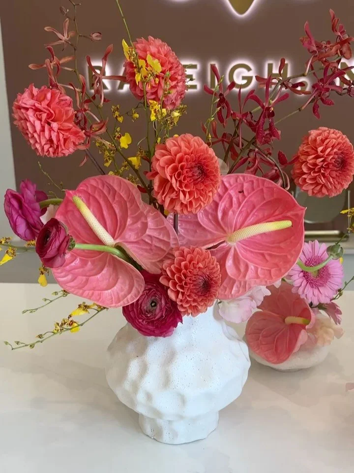 obsessed with these colorful cutiess 🌺 We had the best time at the @ilumraskin grand opening!