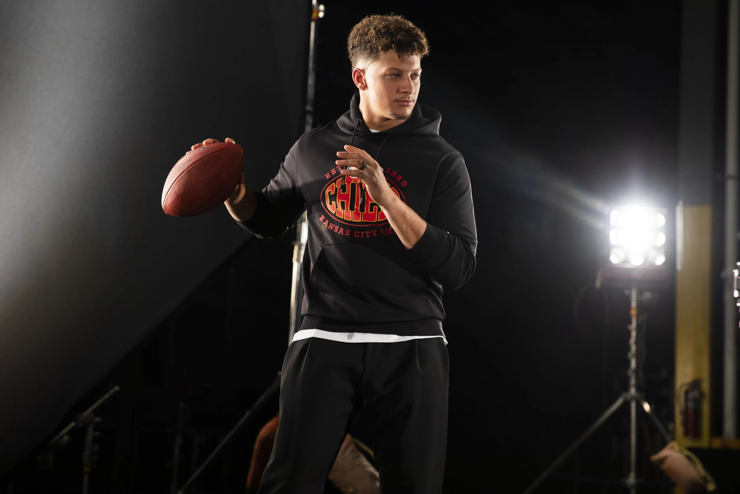 Patrick Mahomes goes for the pass