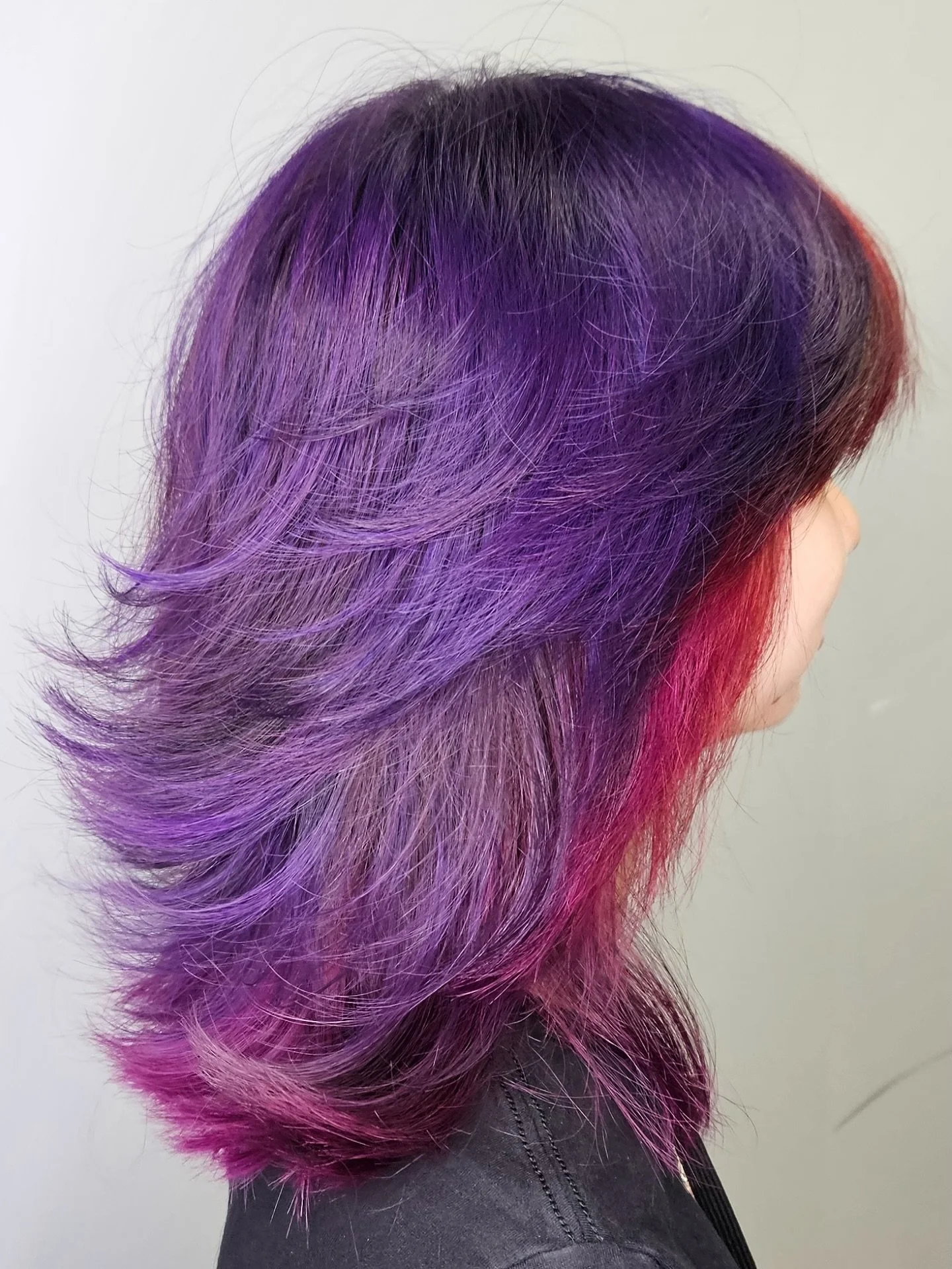 Look at this gorgeous dark and moody combo 💜🩷 Your future self will thank you for booking that color with Nick now! 

Snag an opening this week before they&rsquo;re gone!

#springtx #springhairstylist #texasstylist #vividcolors