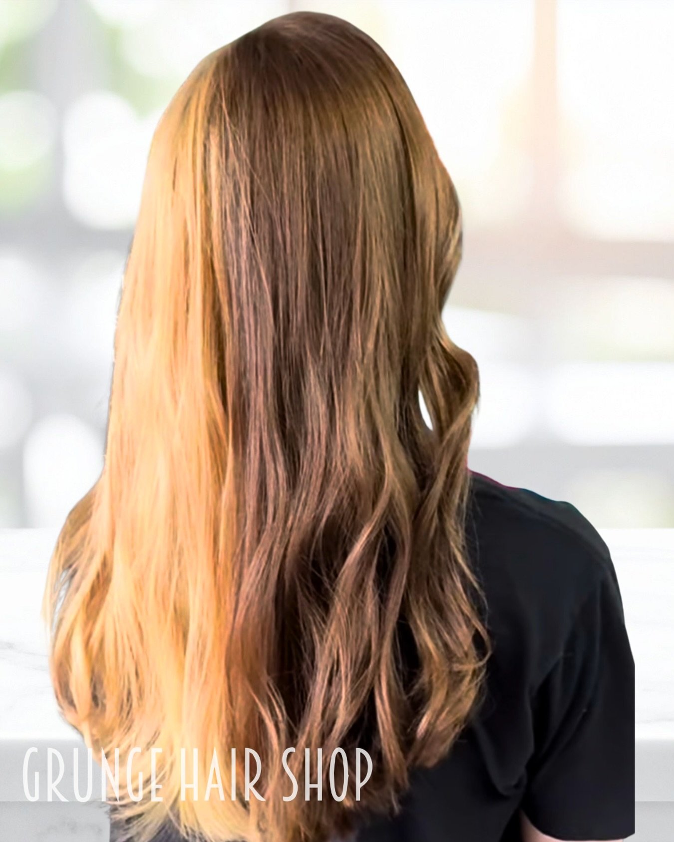 Split down the middle, serving two moods at once. ✨ @glamxghoulie created this perfect divide between light brown and golden blonde&mdash;soft contrast, maximum impact.

Ready for your own split moment? Book with Gaby at the link in our bio!

📍 Grun