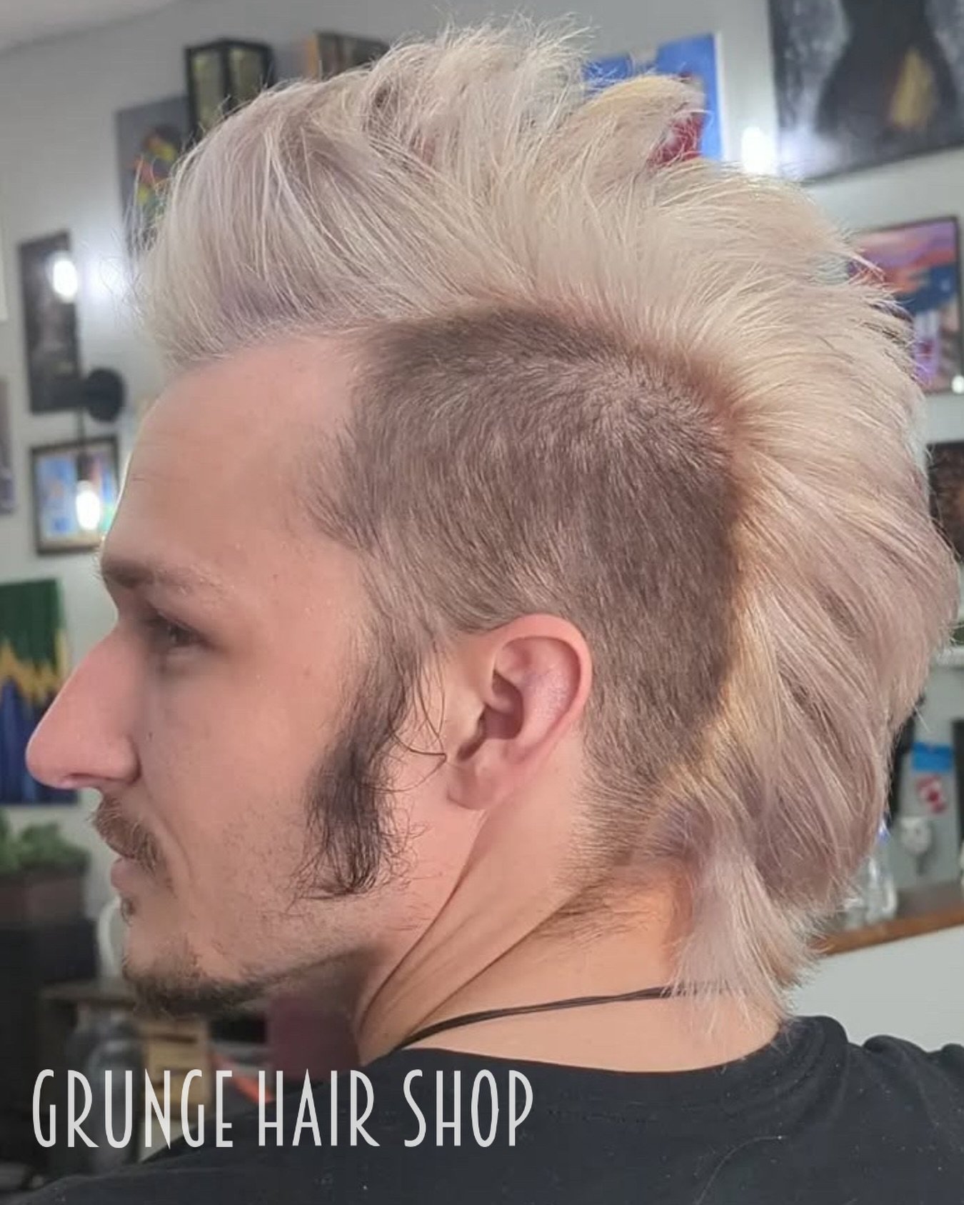 Icy blonde mohawk by @glazed_looks . Sharp, soft, and impossible to ignore. 🥶

Ready to be bold? Book with Tony at the link in our bio!

📍 Grunge Hair Shop | 2400 Farm to Market 2920 Suite 140, Spring, TX 77388
📞 (832) 359-2797

#PlatinumMohawk #A