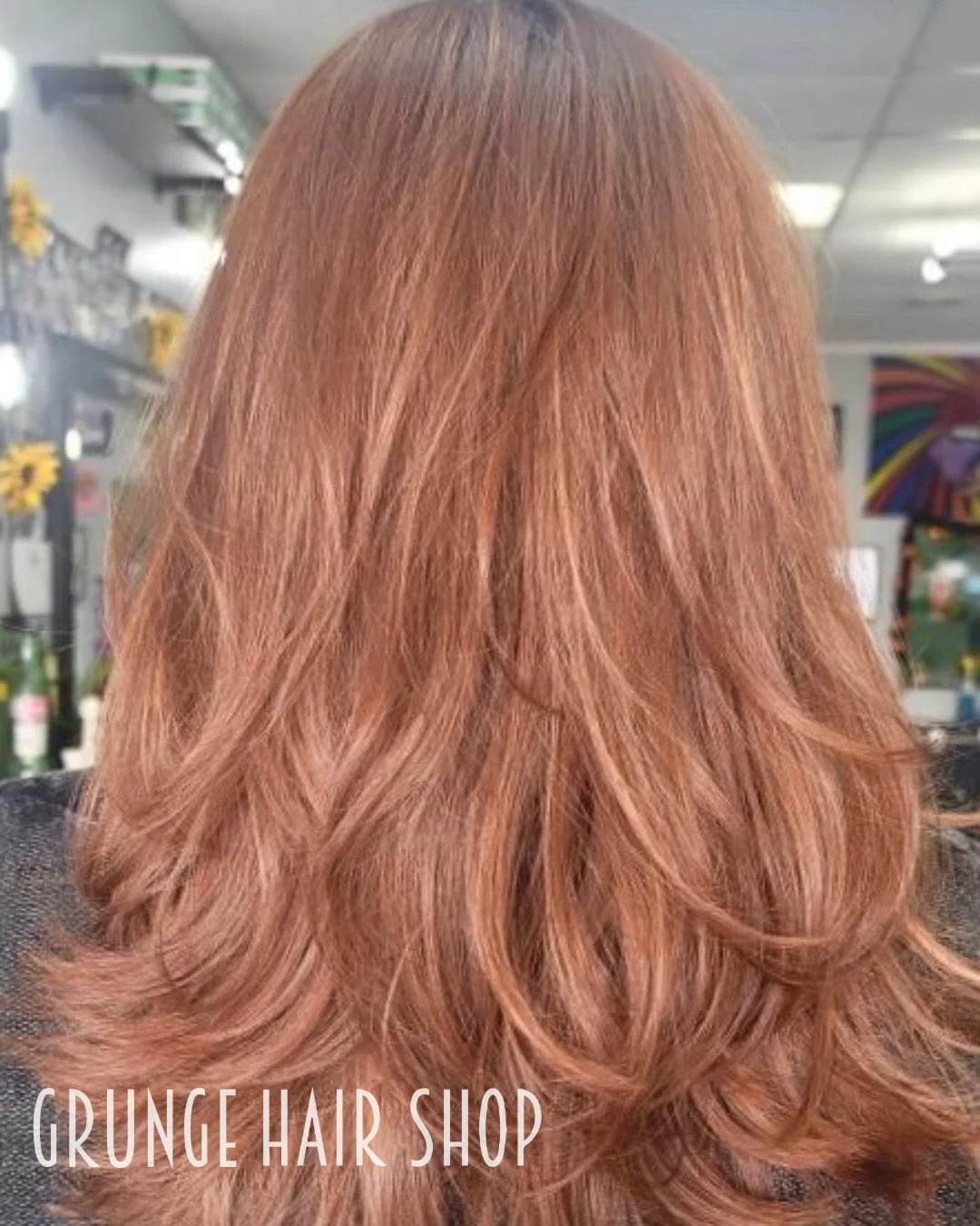 Copper cowboy with movement for days. 🔥

Chasing that perfect copper wave? Book with @kristisalvato at the link in our bio!

📍 Grunge Hair Shop | 2400 Farm to Market 2920 Suite 140, Spring, TX 77388
📞 (832) 359-2797

#CopperRedHair #LayeredCut #Re