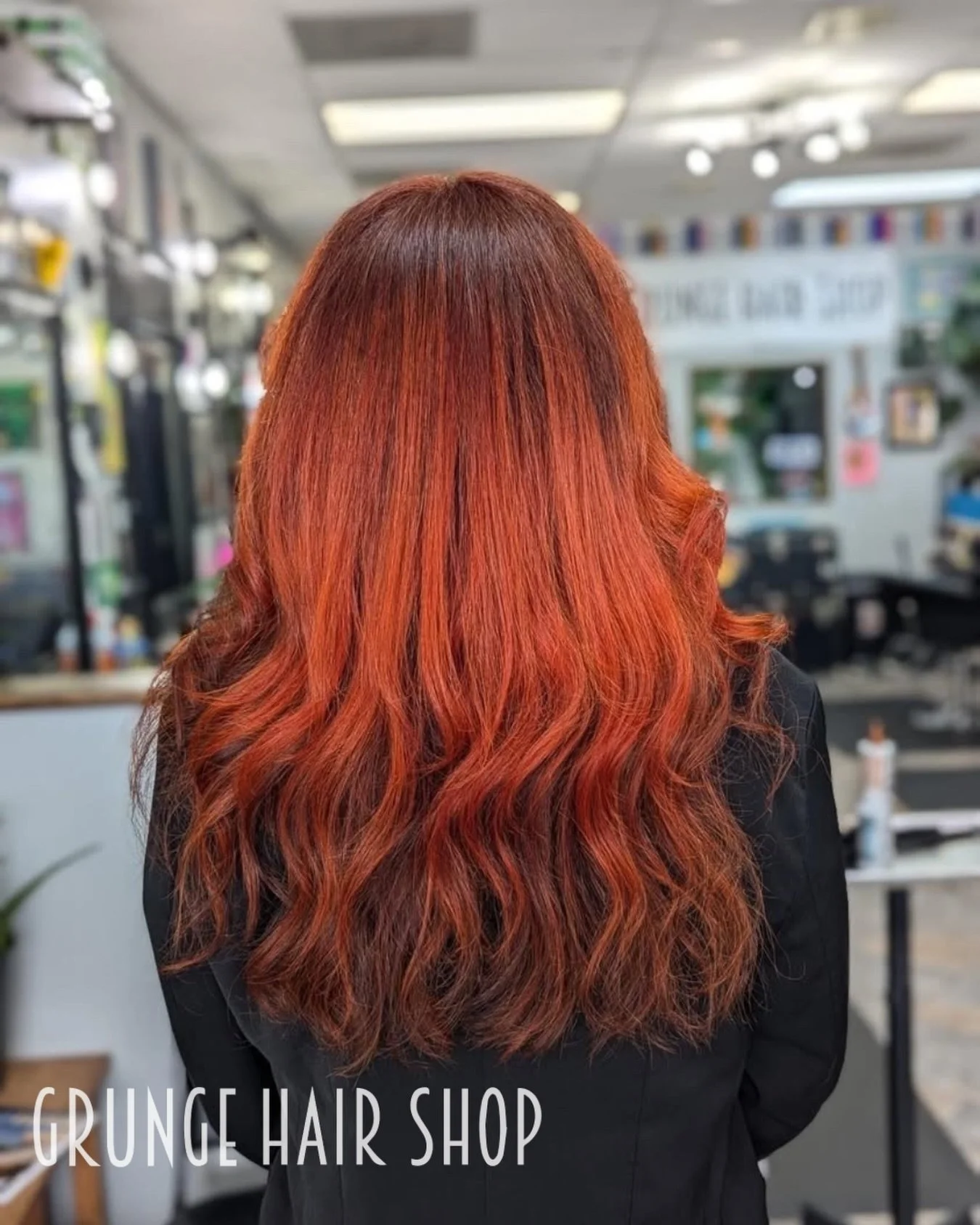 Obsessed with this shade of red. 🔥

Book with @tony_glazebrook at the link in our bio!

📍 Grunge Hair Shop | 2400 Farm to Market 2920 Suite 140, Spring, TX 77388
📞 (832) 359-2797

#GrungeHairShop #VibrantRedHair #LongHairColor