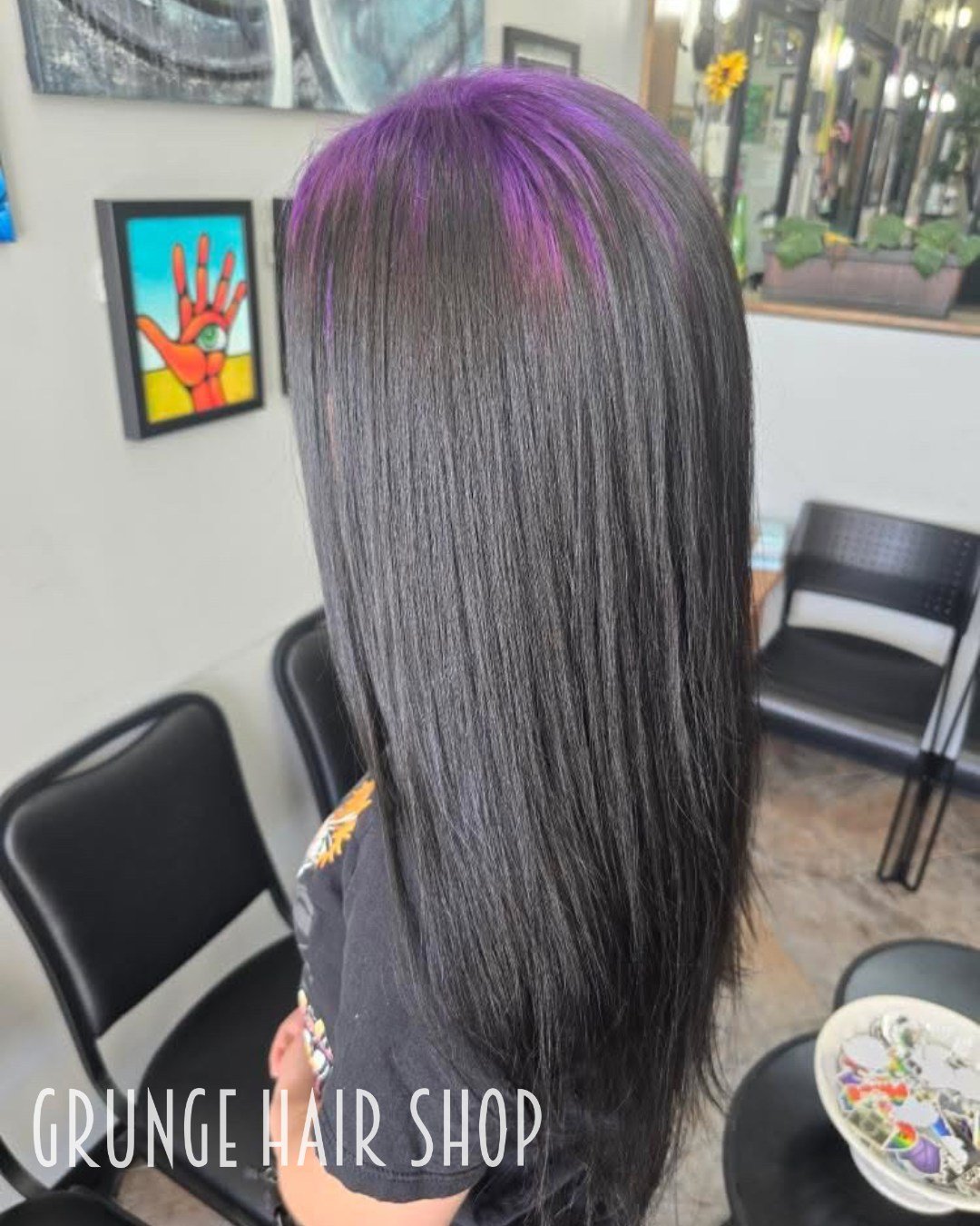 Ghost roots but make it purple. 💜 Kristi added that pop of purple at the root on dark hair and suddenly everything feels right.

Book with Kristi at the link in our bio!  @kristialvato 

📍 Grunge Hair Shop | 2400 Farm to Market 2920 Suite 140, Spri