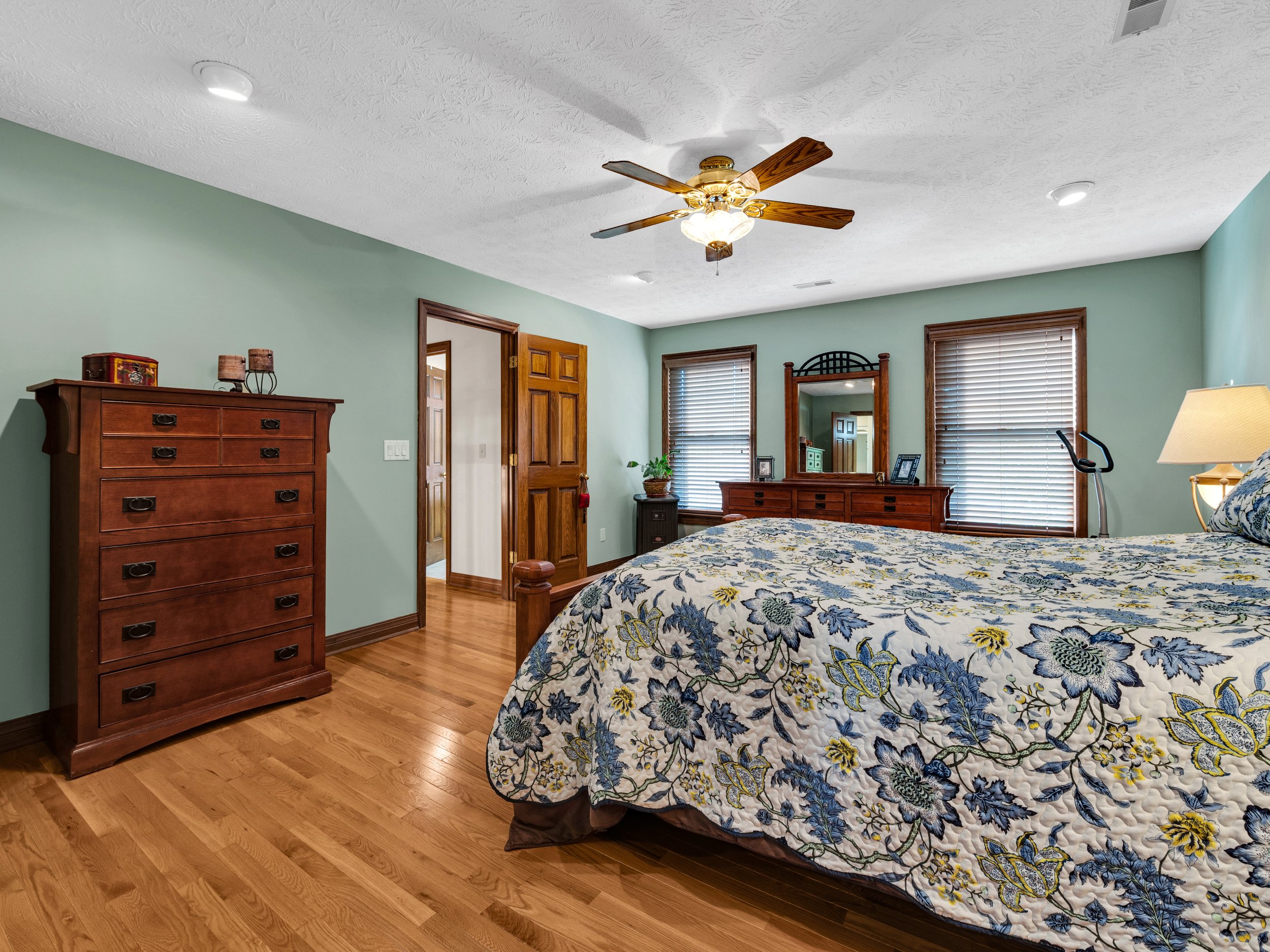 5010 BENNINGTON DRIVE-33.jpg