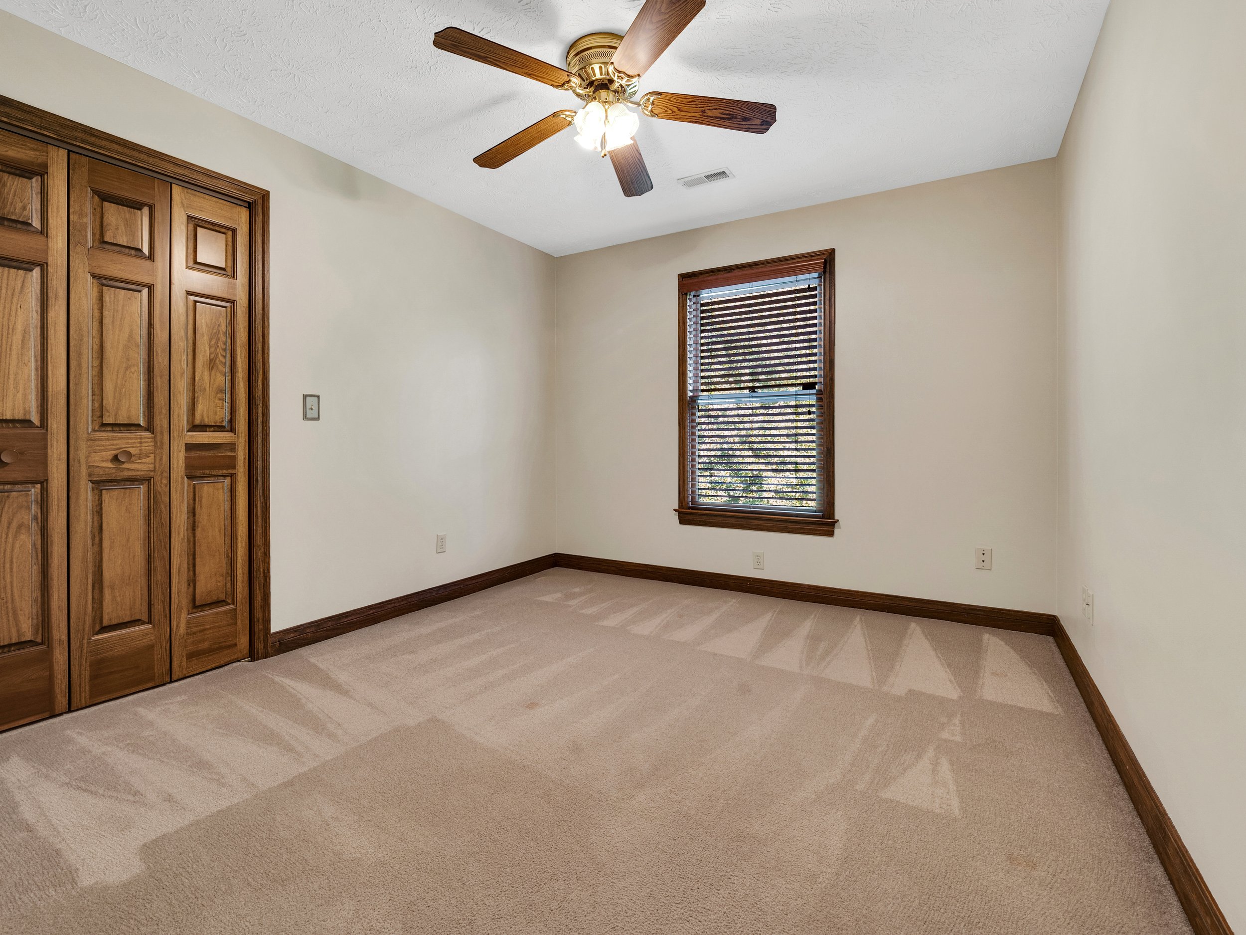 5010 BENNINGTON DRIVE-28.jpg