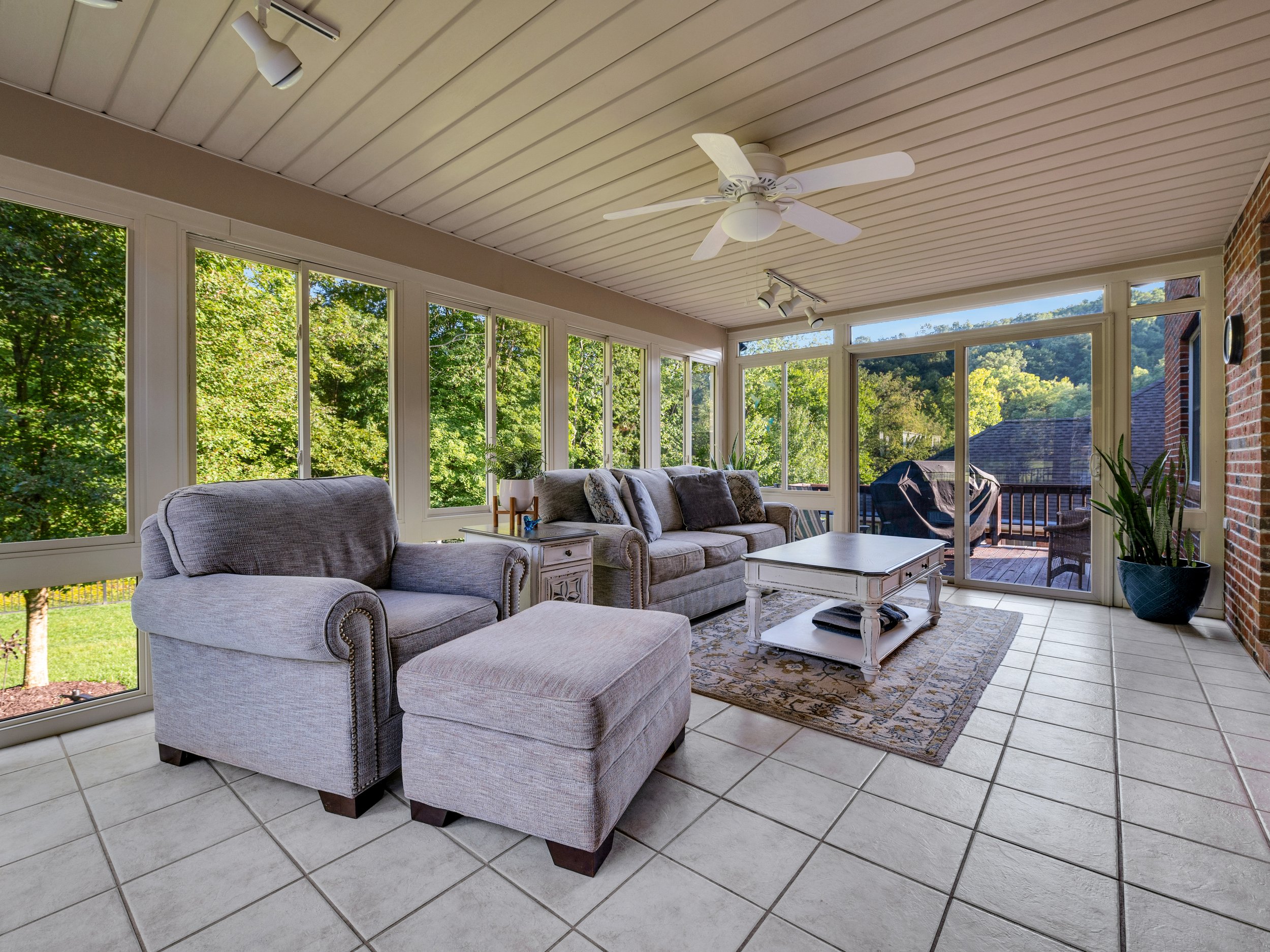 5010 BENNINGTON DRIVE-24.jpg