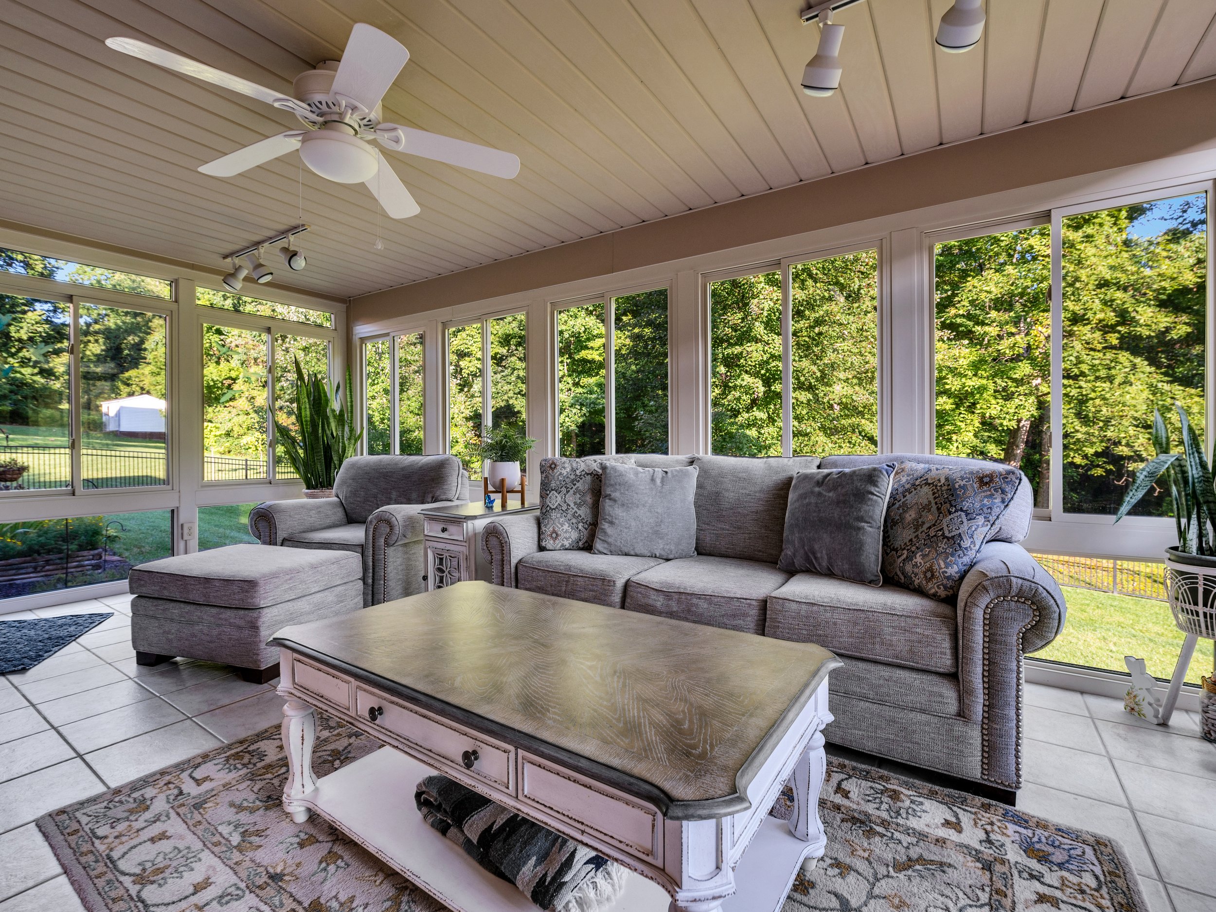 5010 BENNINGTON DRIVE-25.jpg