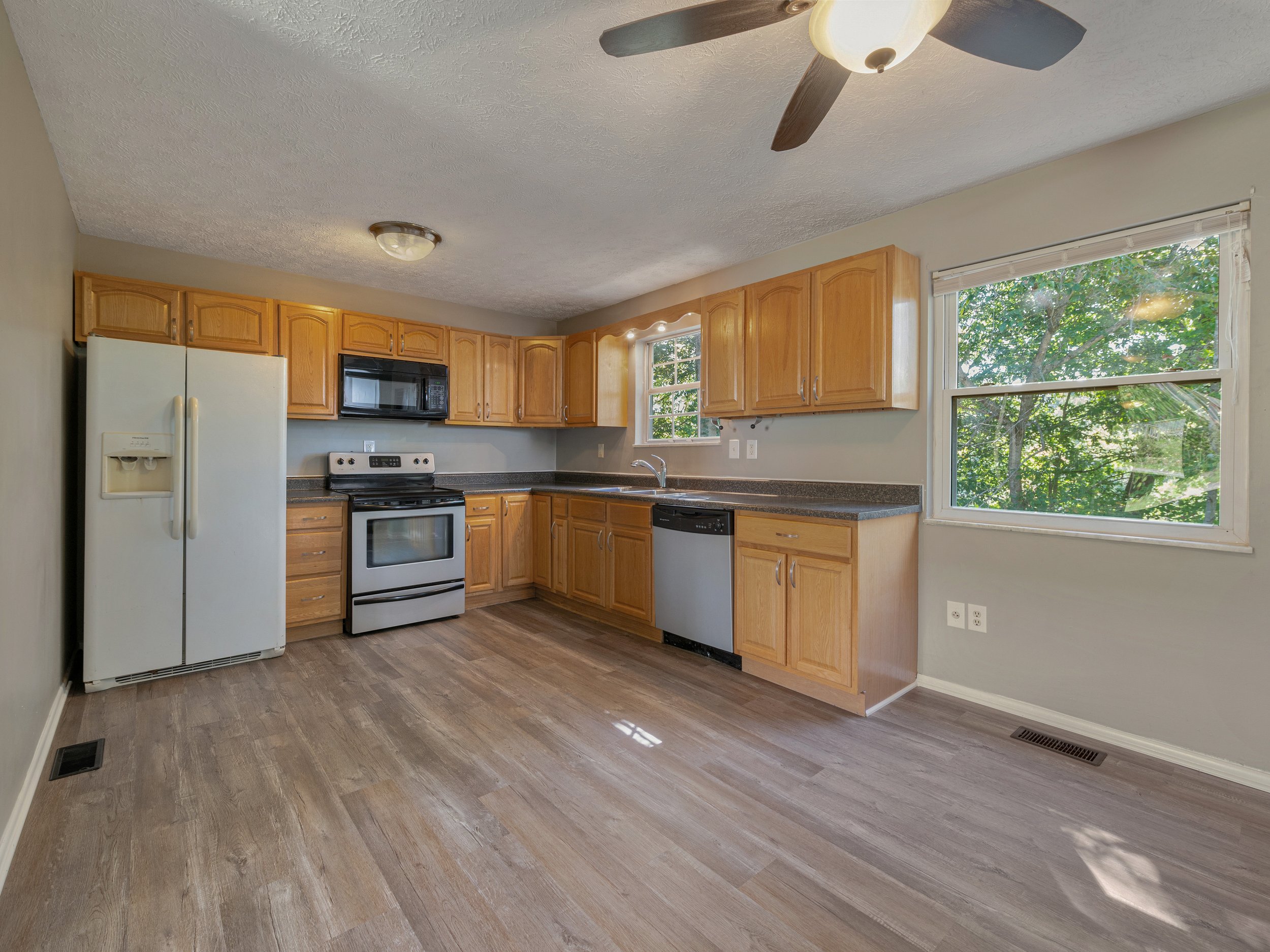 121 Pennmington way-8.jpg