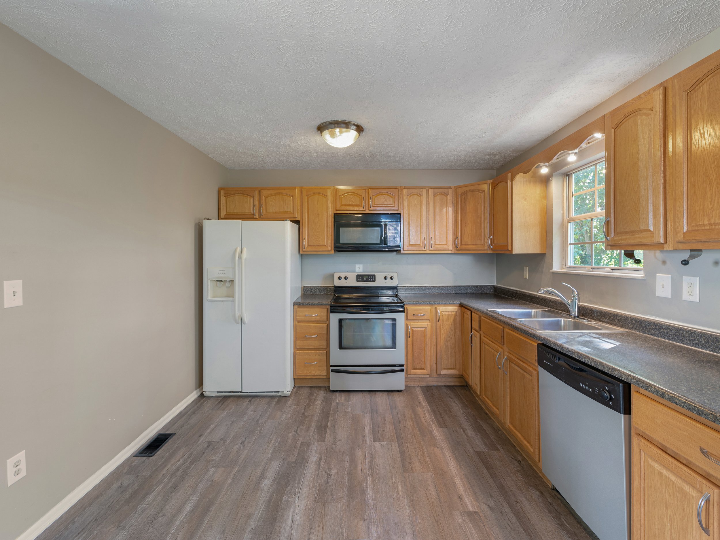 121 Pennmington way-7.jpg