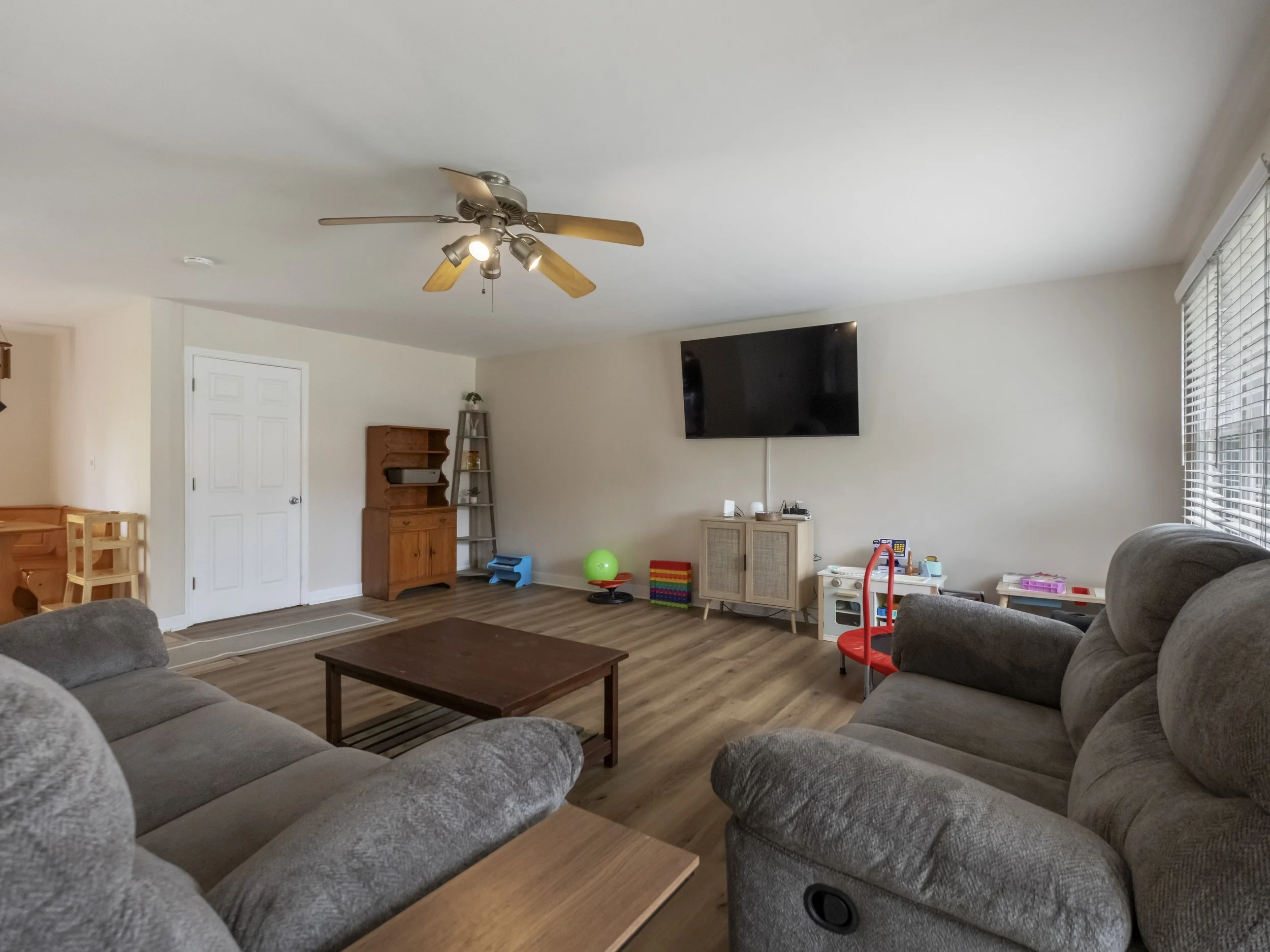 5.4.26 - 102 McKonky AVE-7.jpg