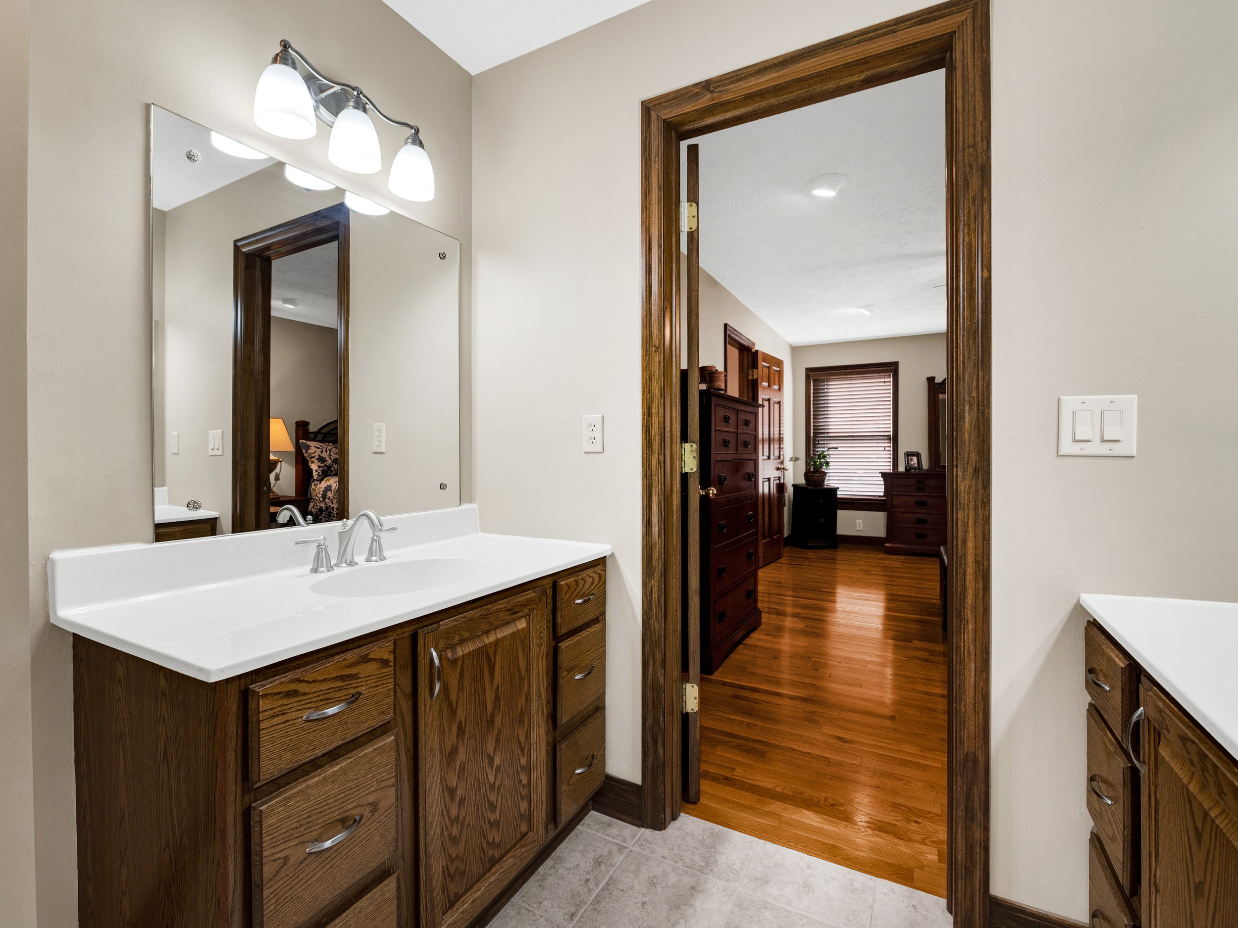 5010 BENNINGTON DRIVE-39.jpg