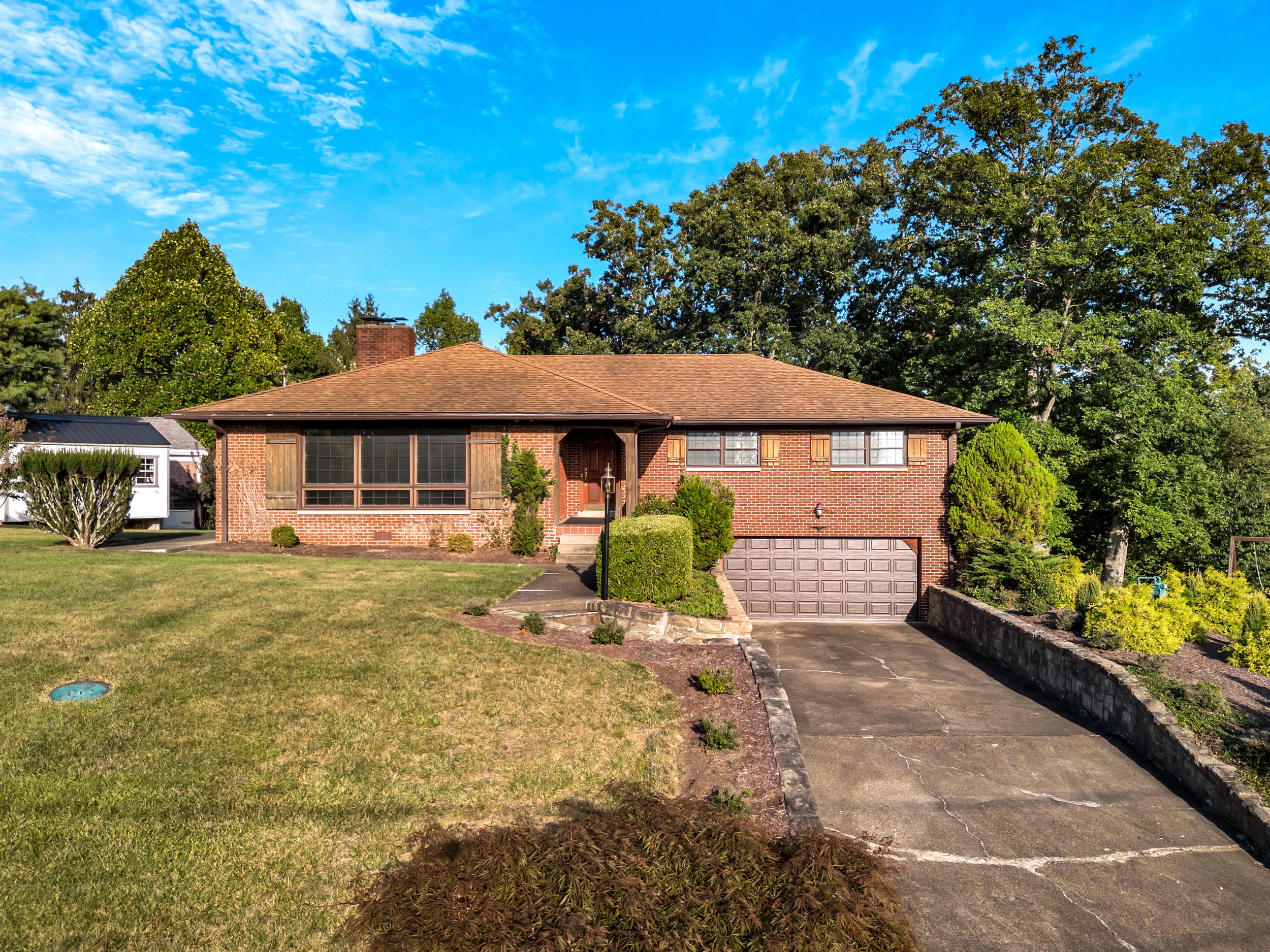 547 N Inwood-1.jpg
