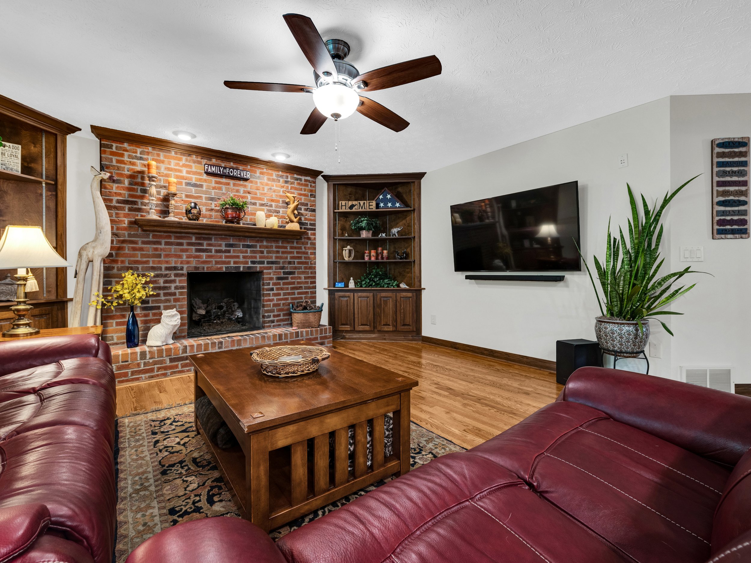 5010 BENNINGTON DRIVE-16.jpg
