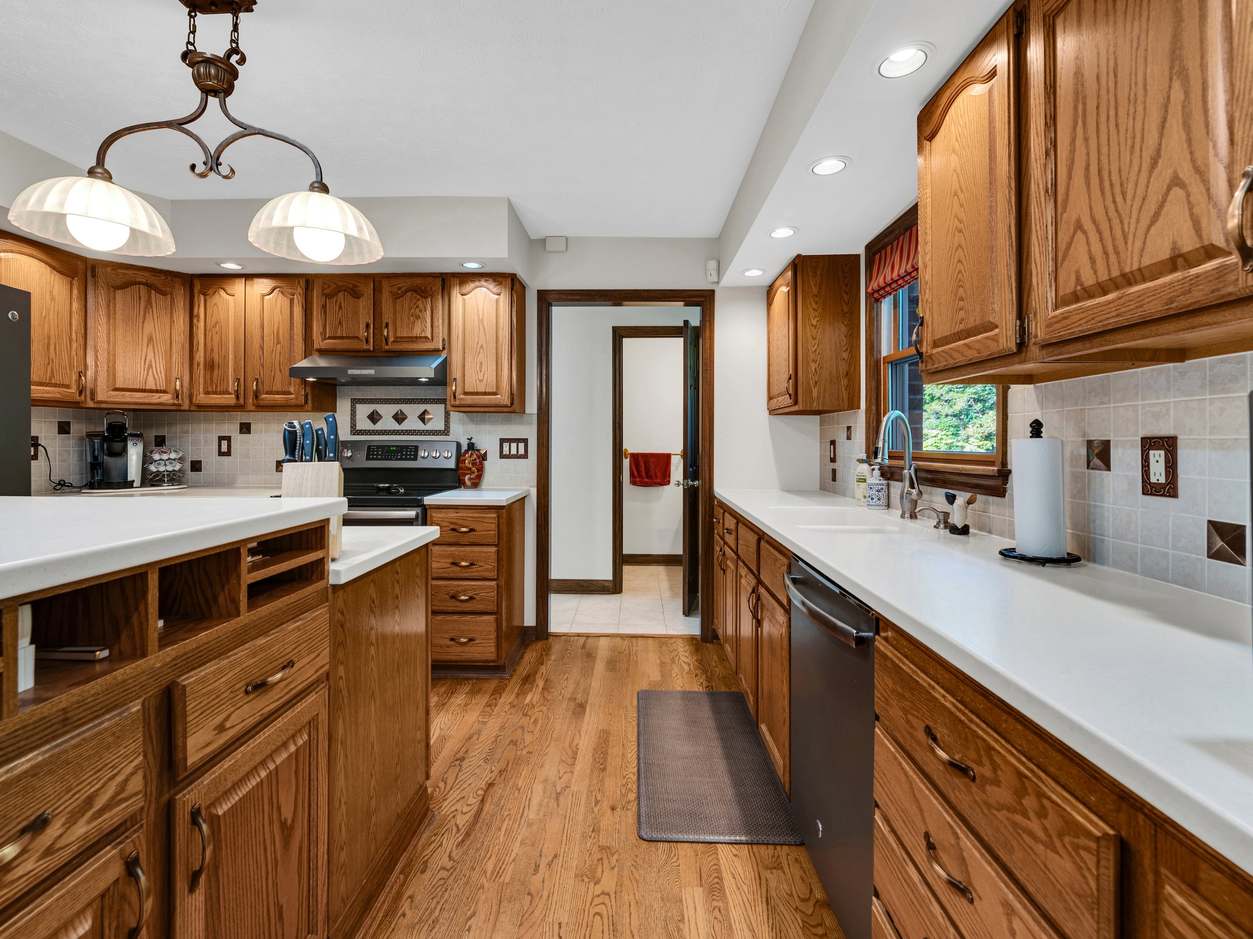 5010 BENNINGTON DRIVE-20.jpg